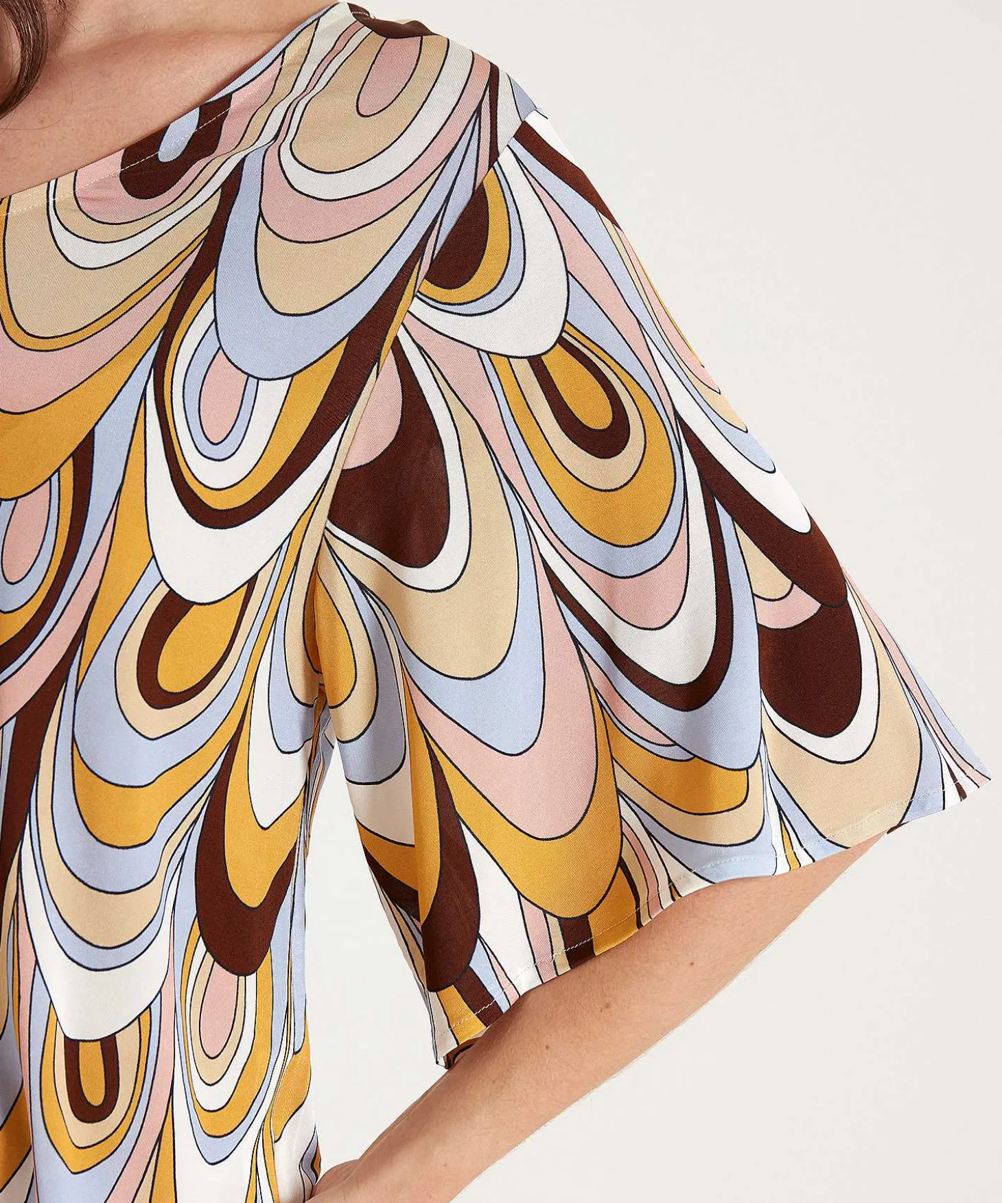 ana_alcazar_slinky_top_re_3.webp Slinky Top Retro Print*Ana Alcazar Best Sale