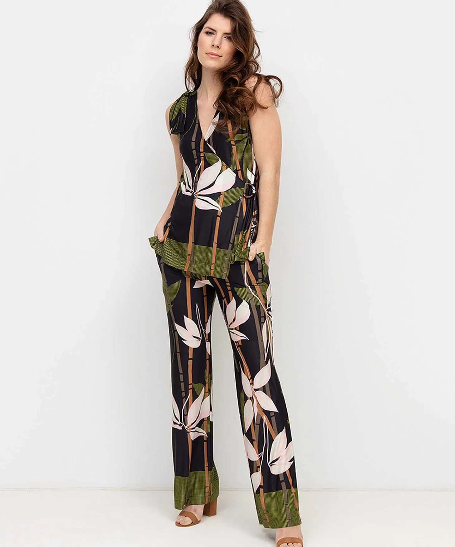 ana_alcazar_wrap_top_cegy_1.webp Wrap Top Cegyl*Ana Alcazar Store