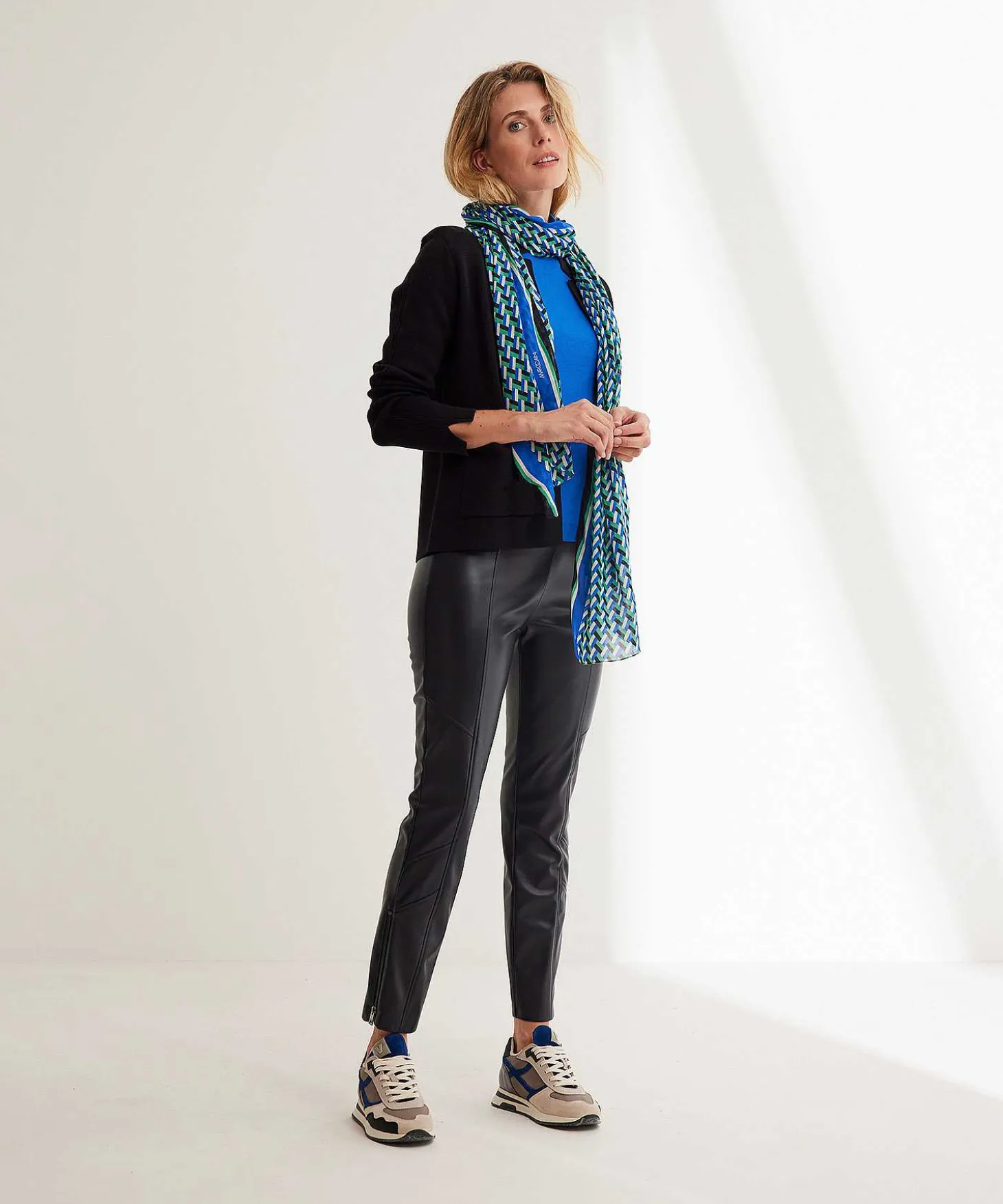 blazer_vest_puntaknit_0-5.webp Blazer Vest Puntaknit** New