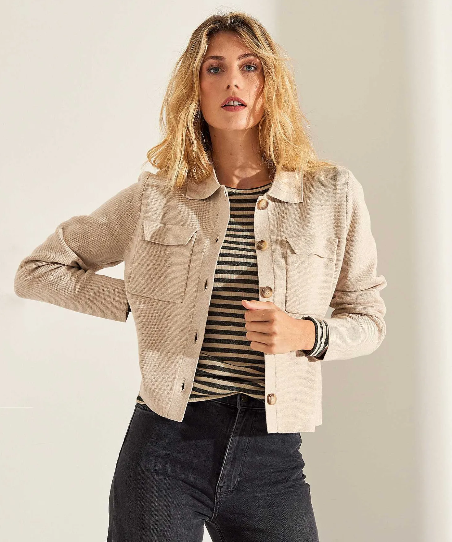 blouse_cardigan_short_pu_2.webp Blouse Cardigan Short Puntaknit** New