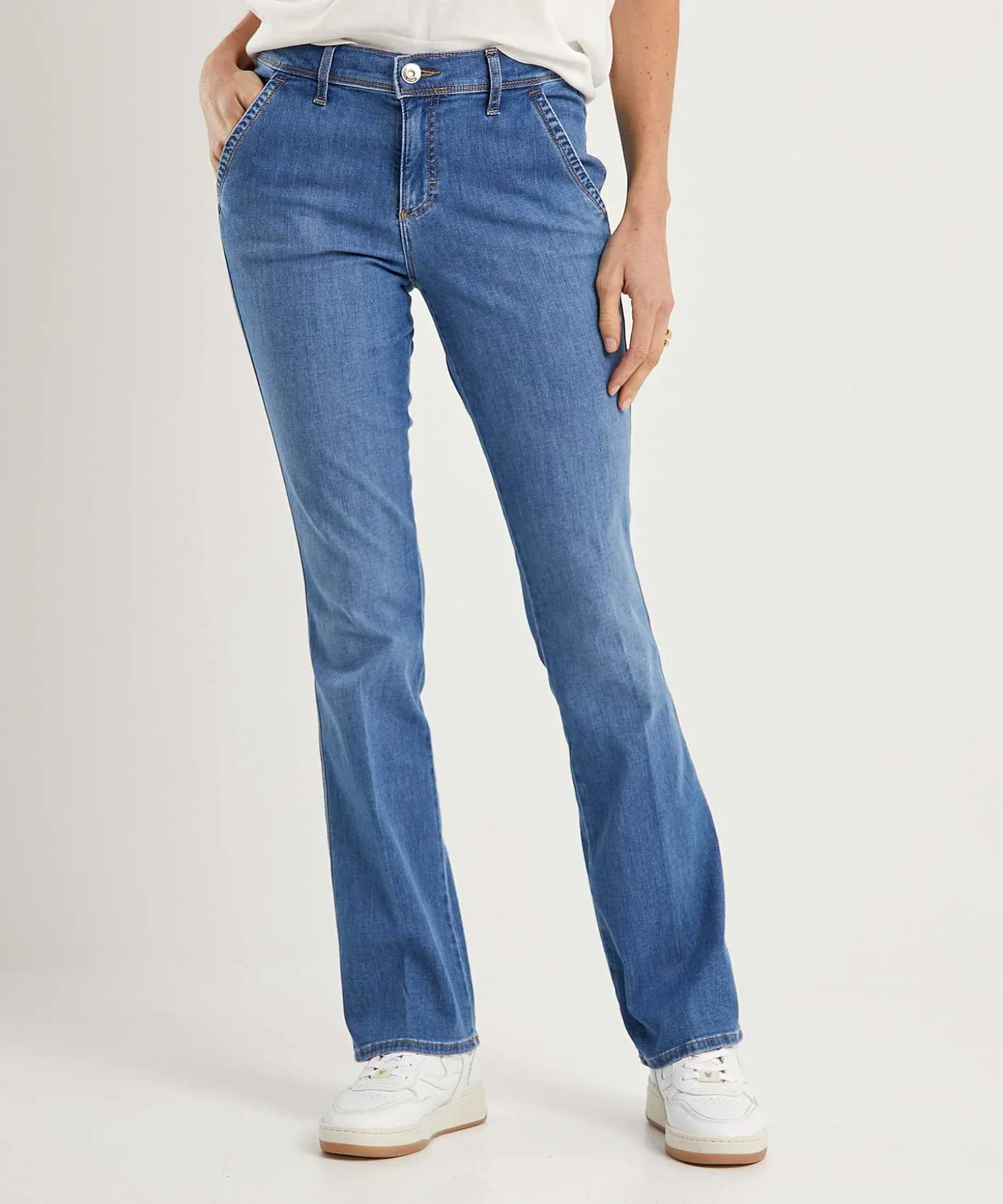 brax_flared_jeans_shakira_1-1.webp Flared Jeans Shakira*Brax Fashion