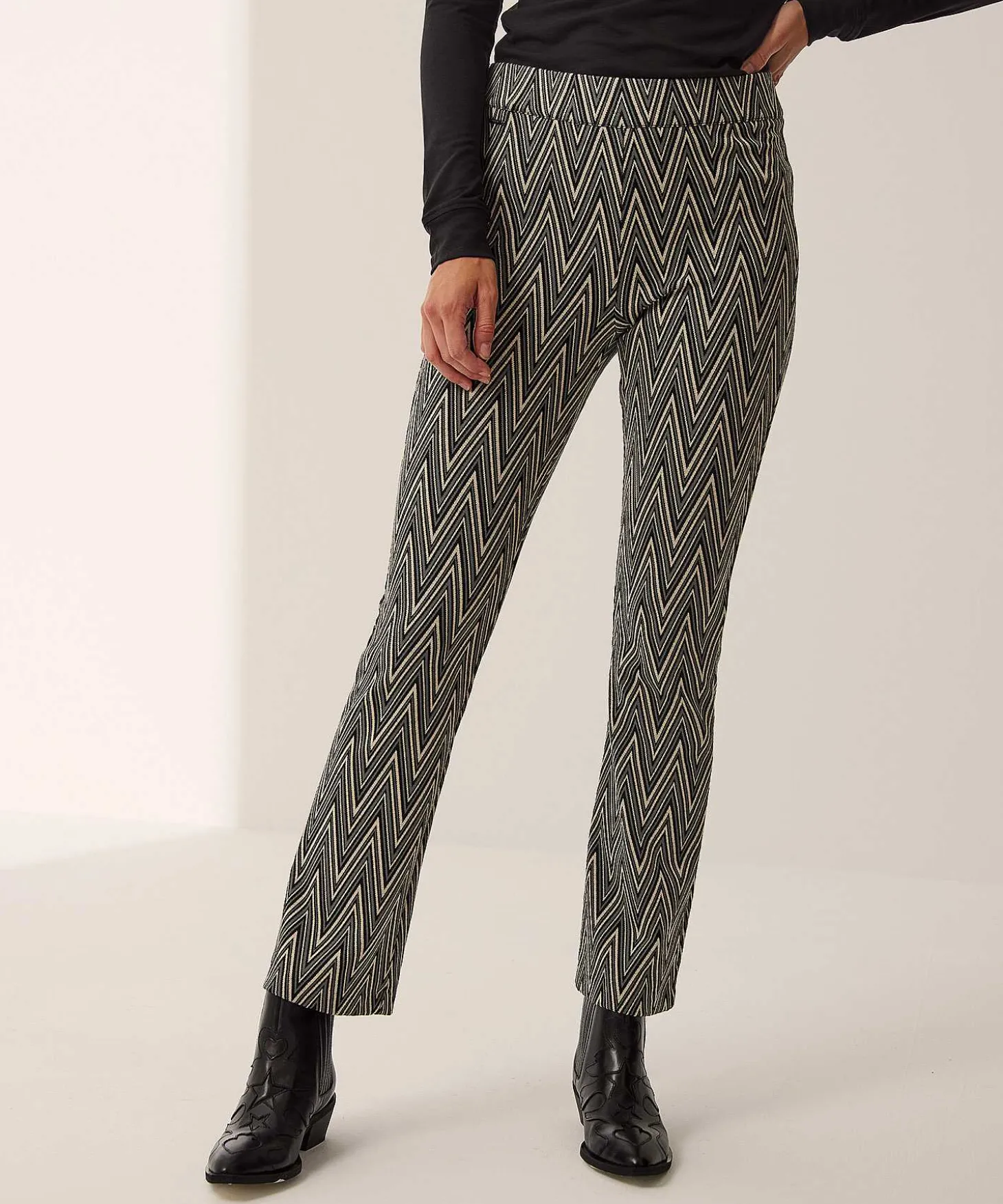 brax_jacquard_kick_flare__2.webp Jacquard Kick Flare Trousers Malou*Brax Store