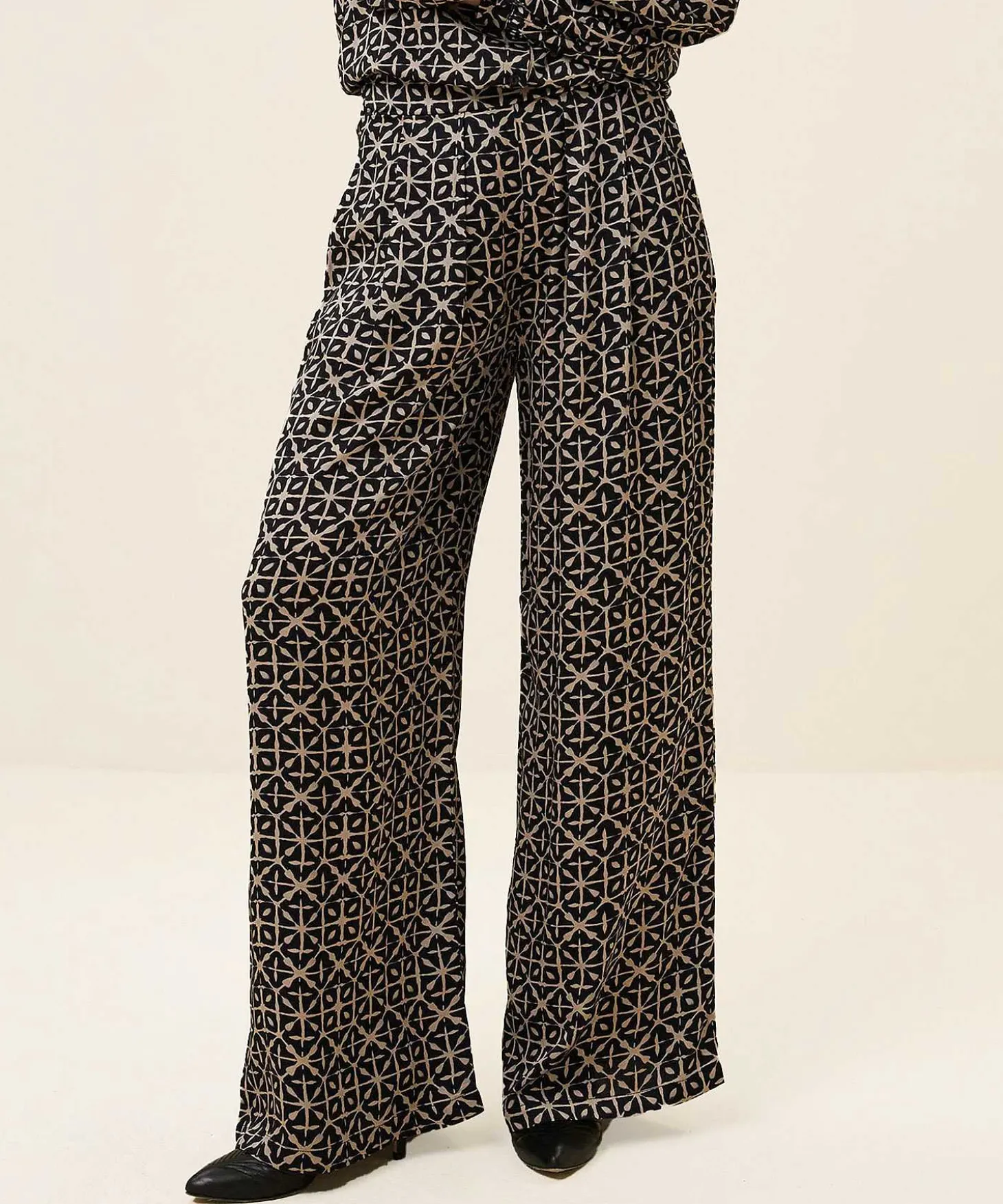 bybar_wide_leg_pants_flas_1.webp Wide Leg Pants Flashprint Mara*By-Bar New