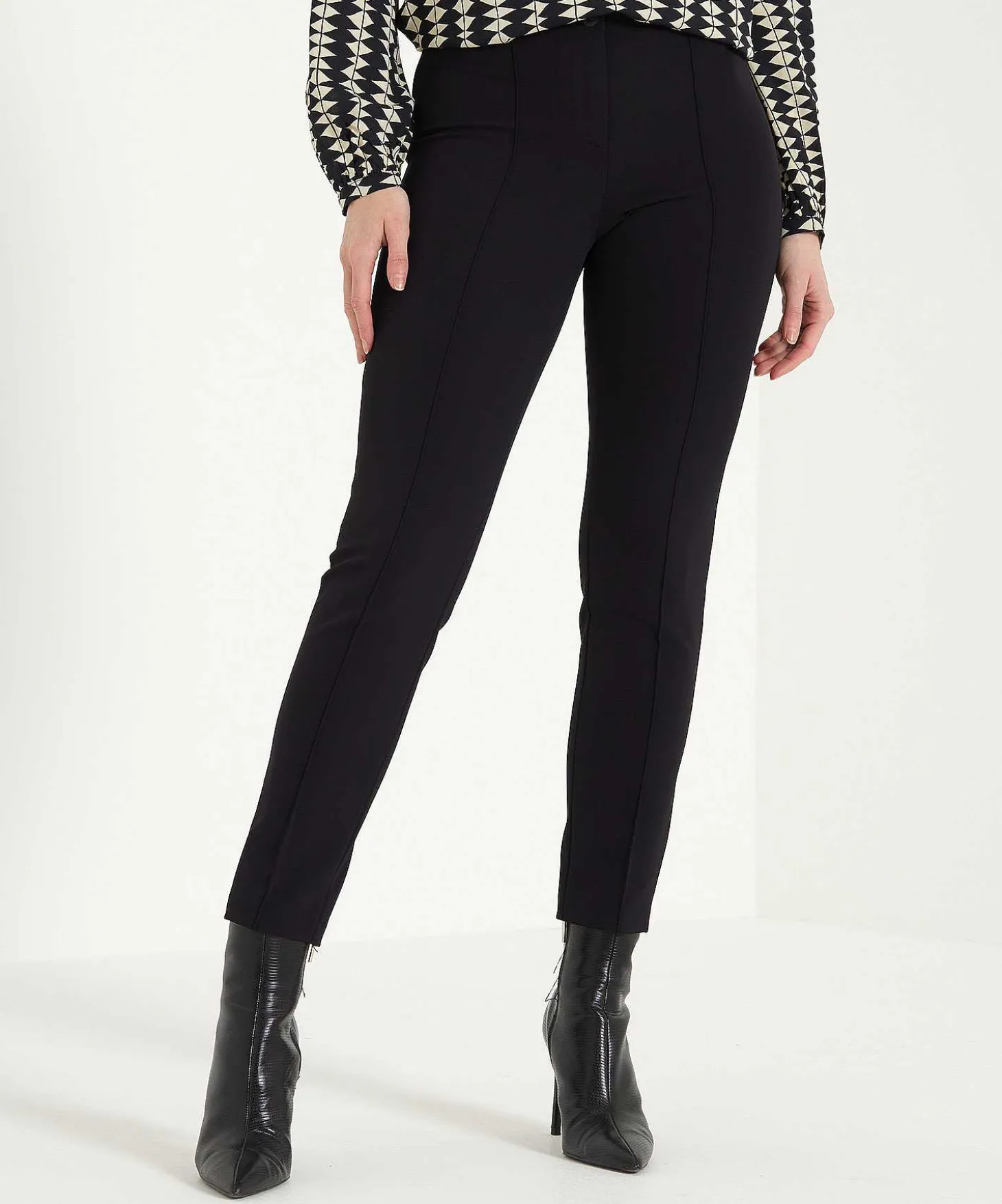 cambio_soft_techno_trouse_2-2.webp Soft Techno Trousers With Partial Seam Ros*Cambio Fashion