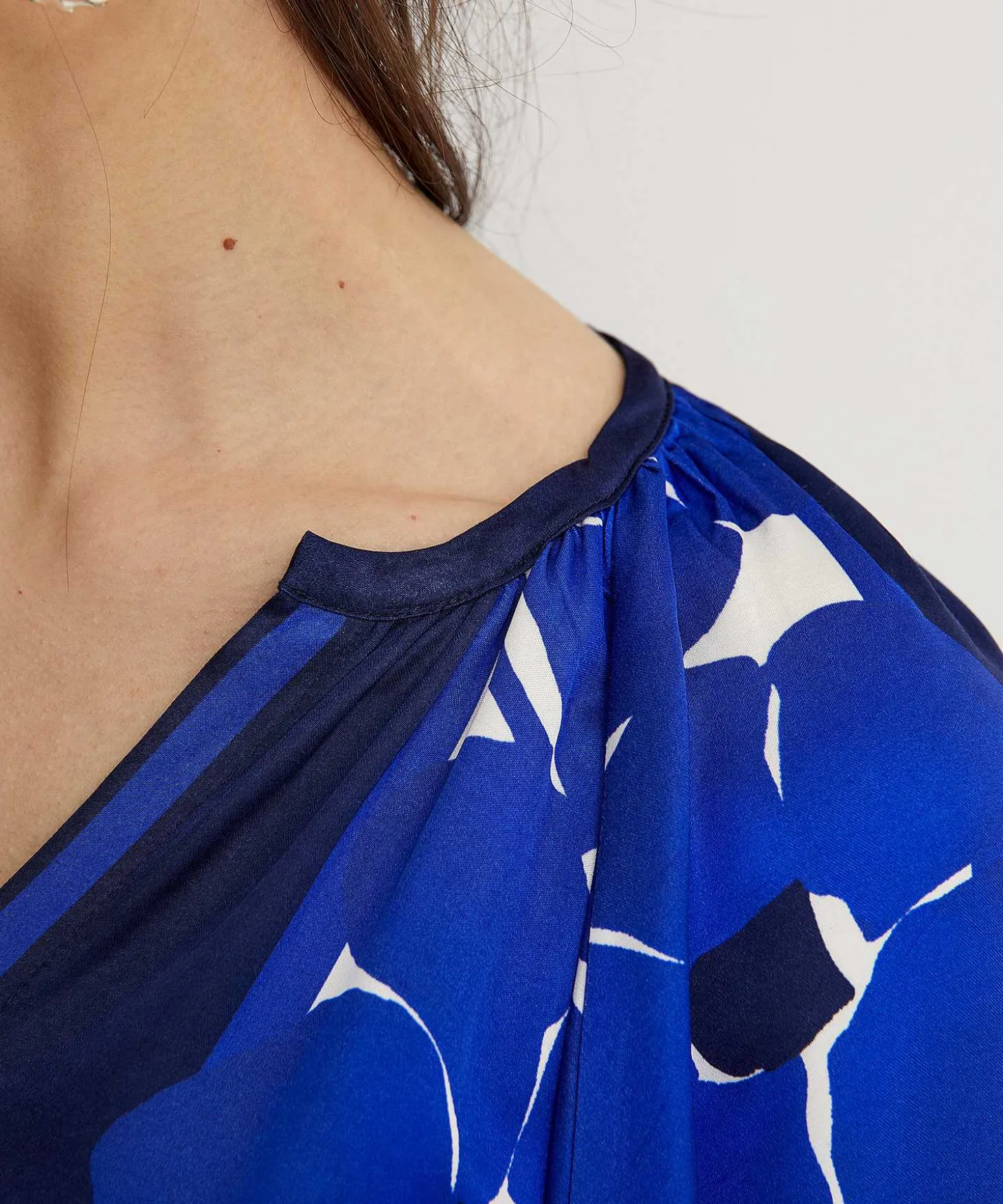 caroline_biss_silky_dress_2.webp Silky Dress Flower*Caroline Biss Best
