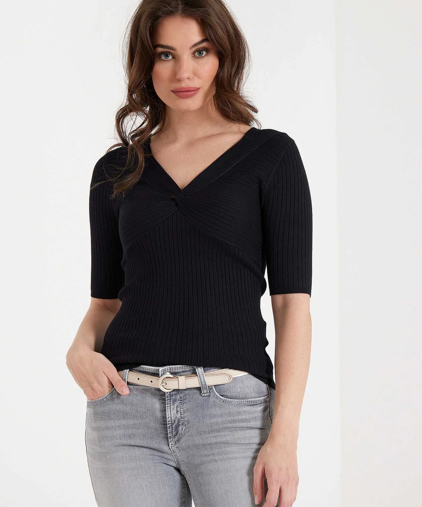 emotions_fitted_vneck_swe_0.webp Fitted V-Neck Sweater*Emotions Fashion