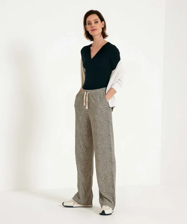 Fitted V-Neck Sweater*Emotions Fashion