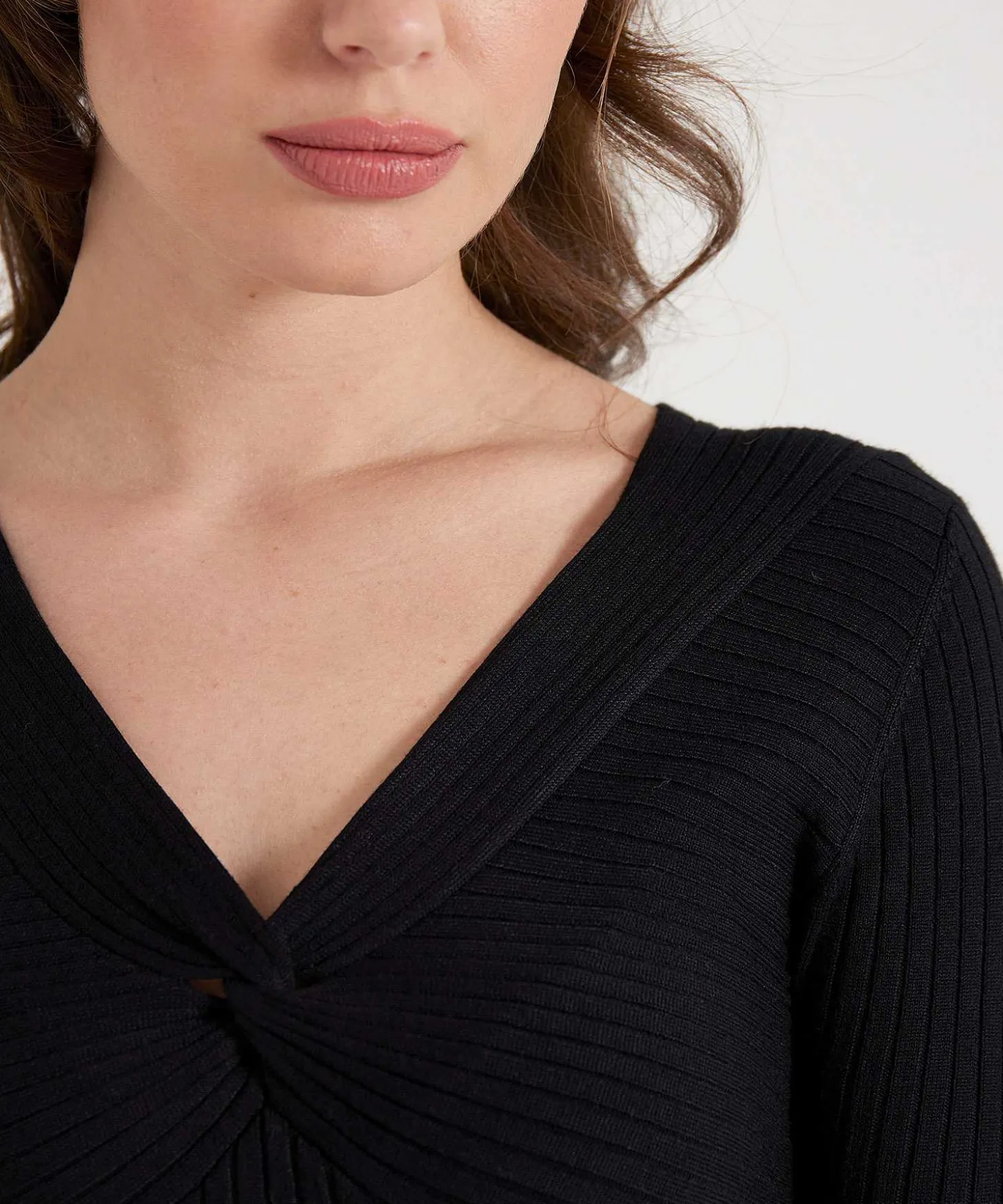 emotions_fitted_vneck_swe_2.webp Fitted V-Neck Sweater*Emotions Fashion