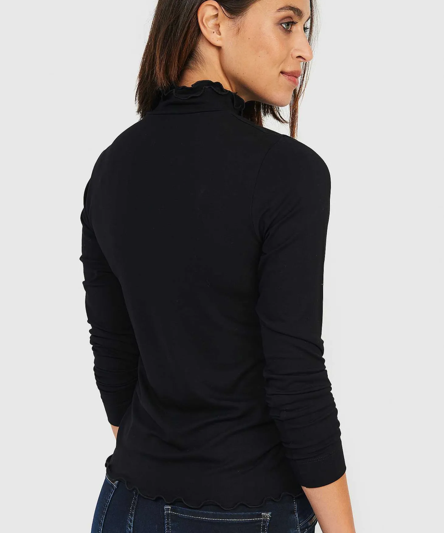 essentials_roezel_turtle_1-1.webp Essentials Roezel Turtleneck** Store