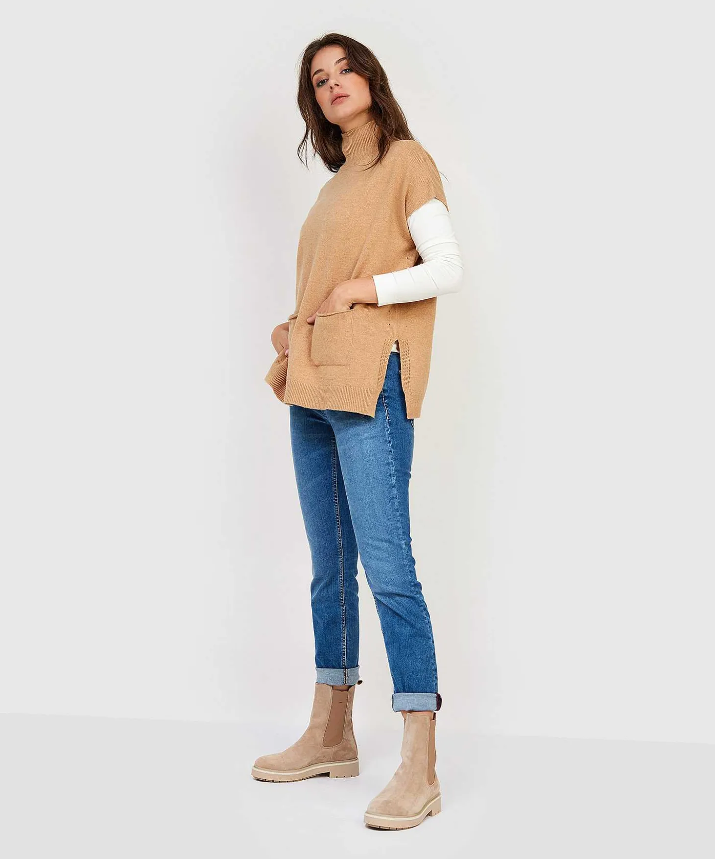 essentials_roezel_turtle_1-2.webp Essentials Roezel Turtleneck** Store