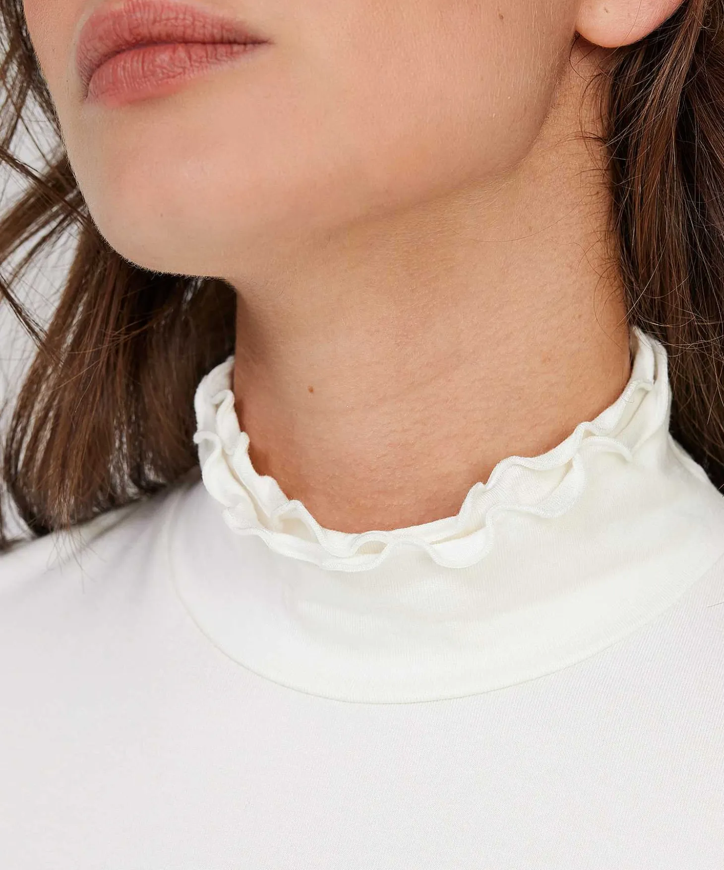 essentials_roezel_turtle_2-2.webp Essentials Roezel Turtleneck** Store