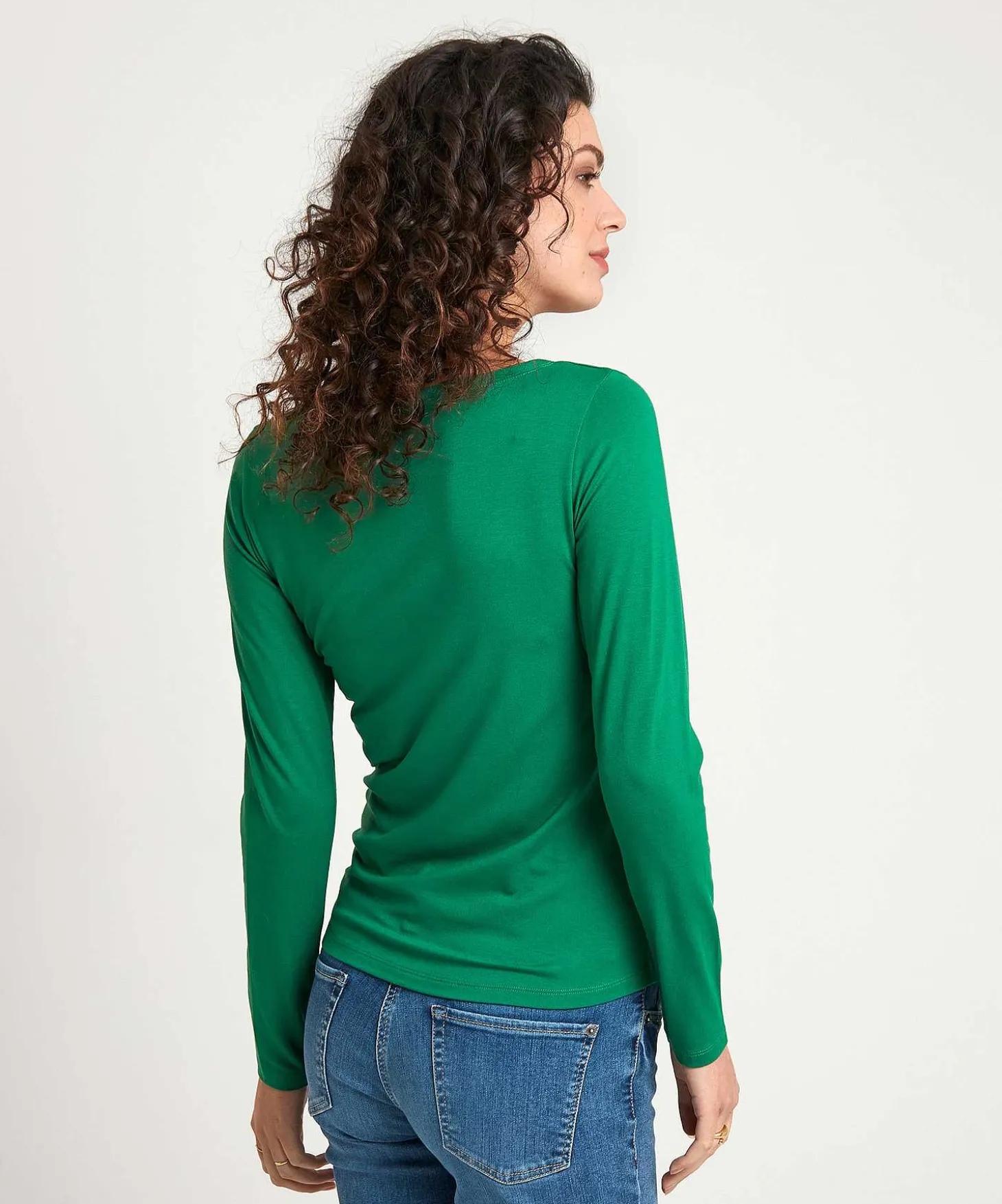 essentials_shirt_long_sl_0-4.webp Essentials Shirt Long Sleeve** New