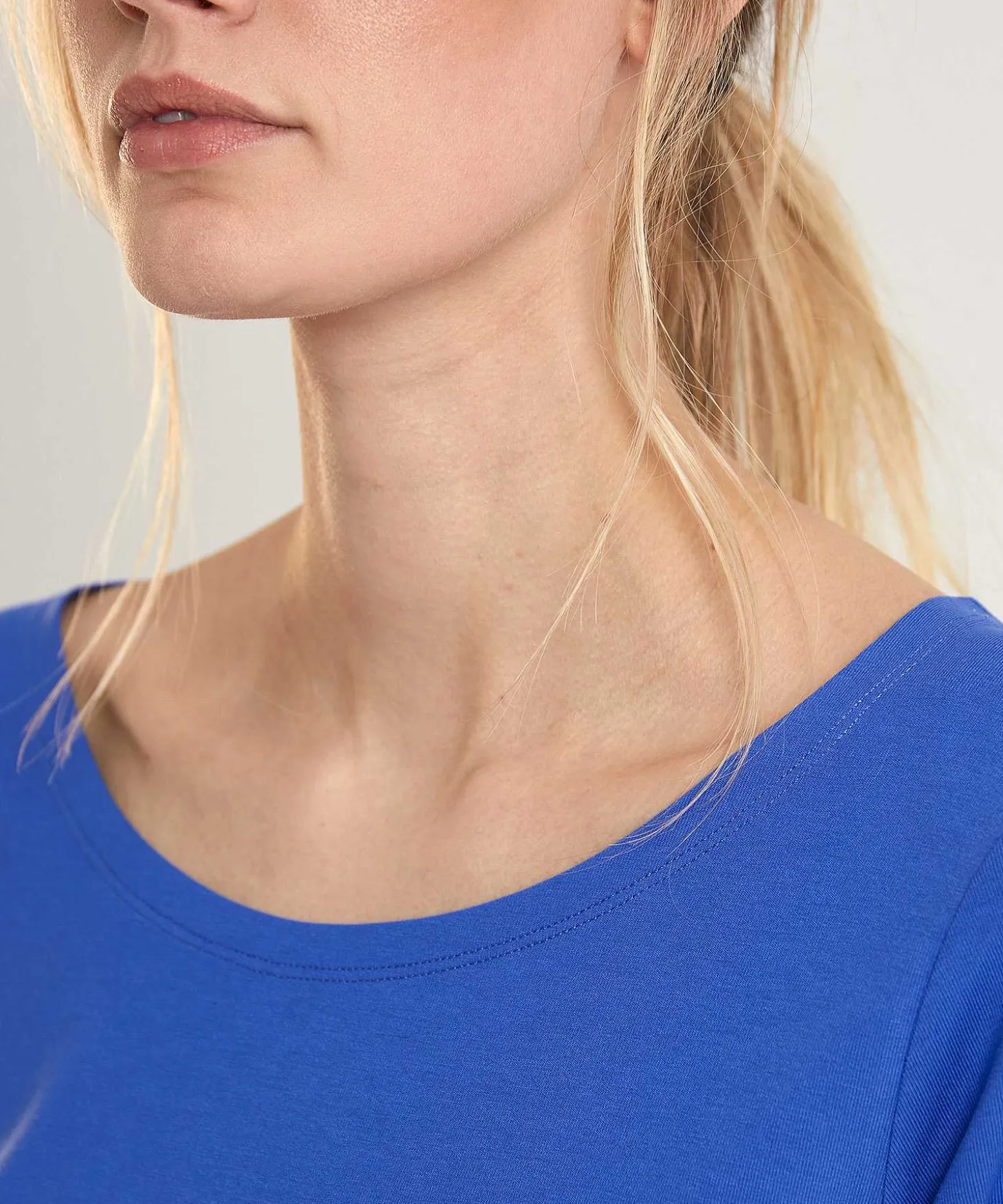 essentials_shirt_short_s_2-3.webp Essentials Shirt Short Sleeve** Online