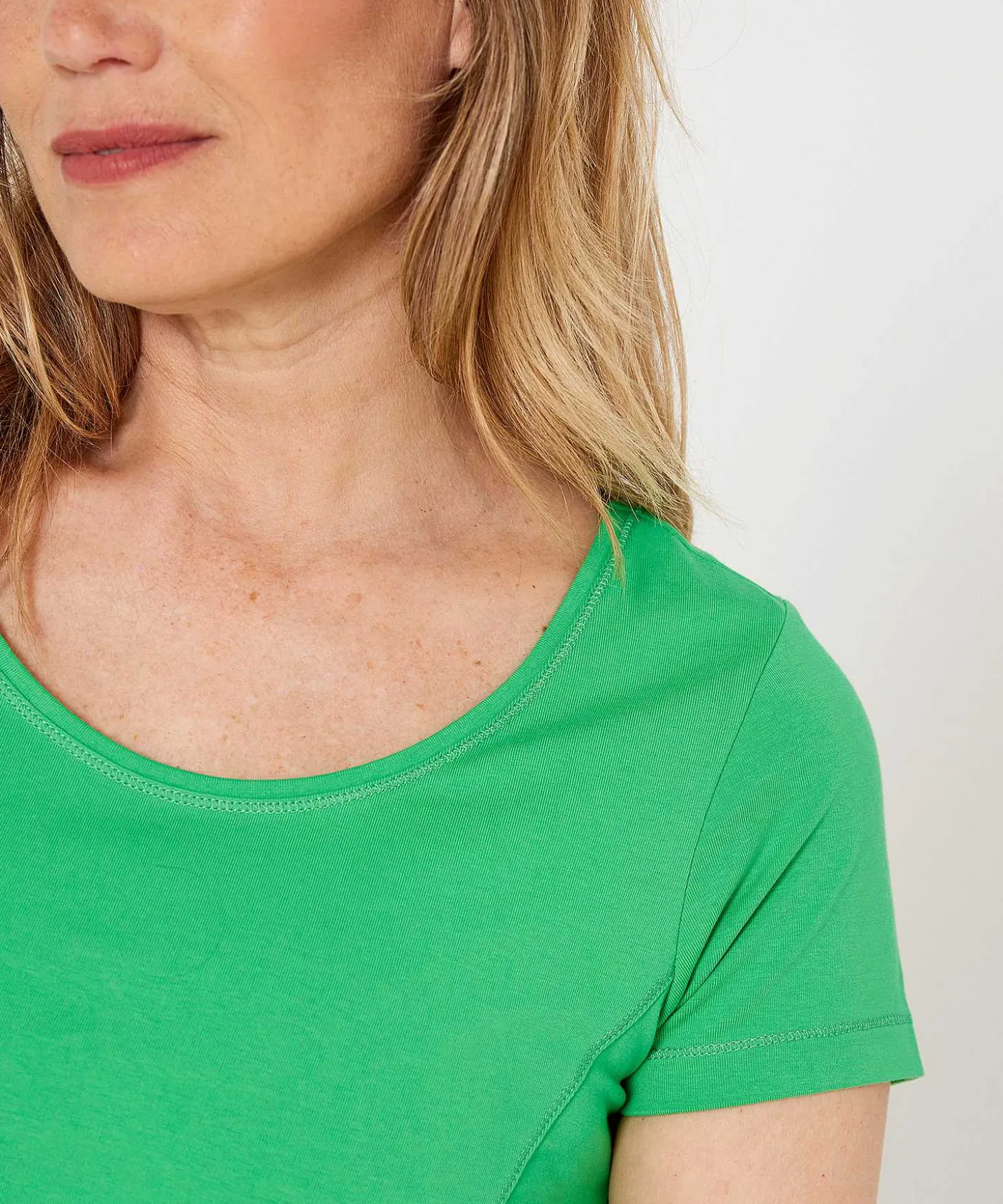 essentials_shirt_short_s_2-4.webp Essentials Shirt Short Sleeve** Store