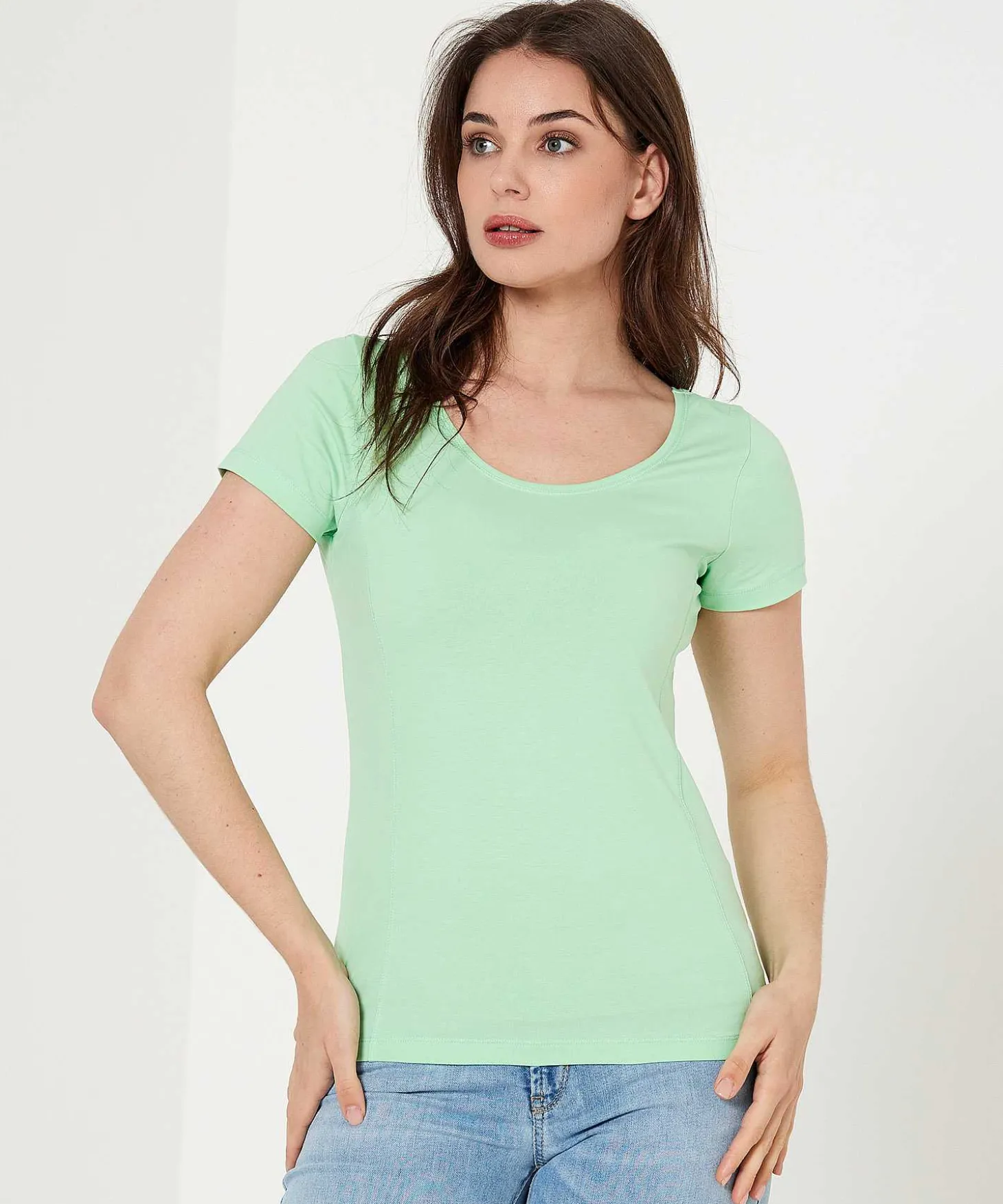 essentials_shirt_short_s_2-5.webp Essentials Shirt Short Sleeve** Store