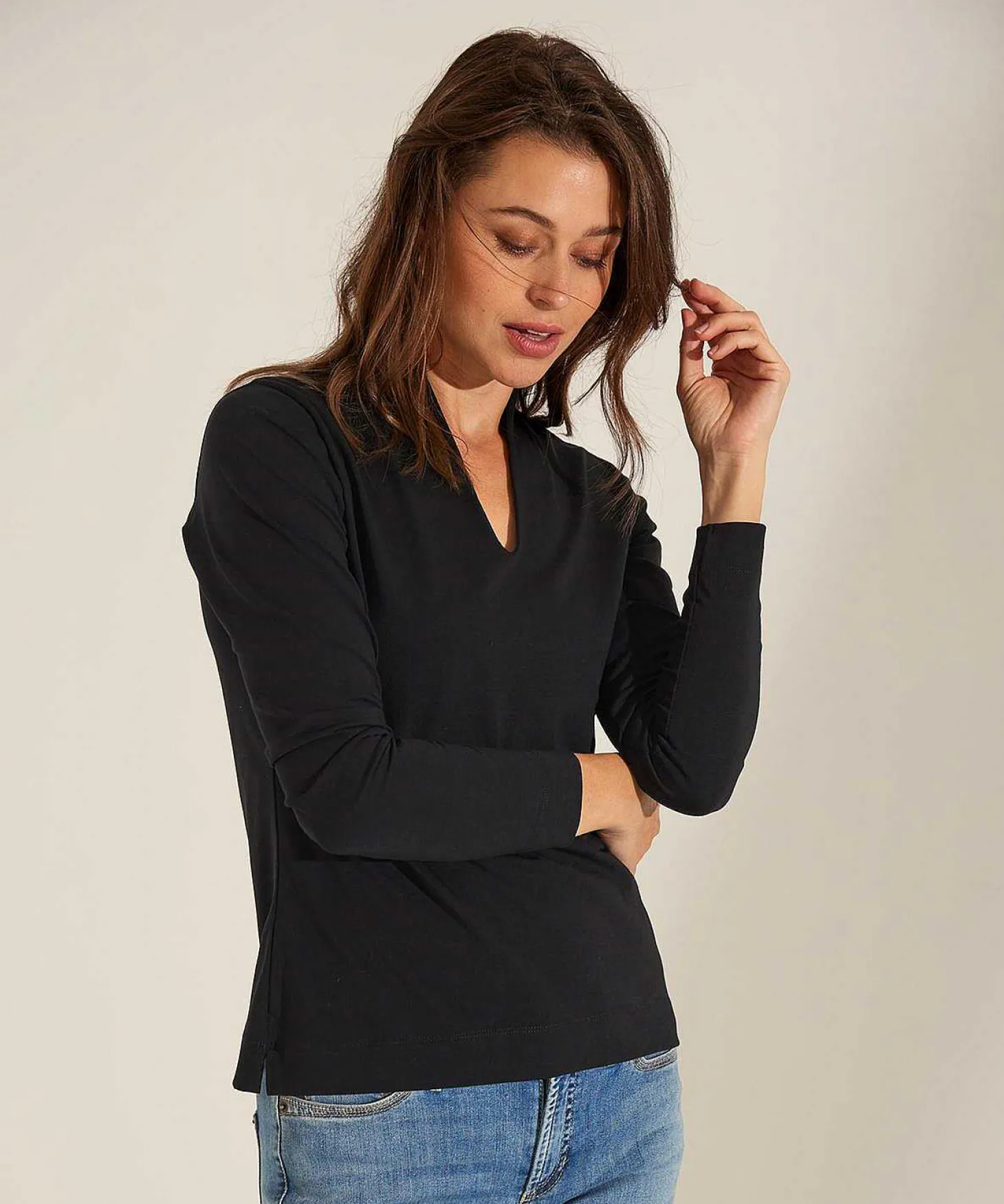 essentials_tulip_shirt_l_2-1.webp Essentials Tulip Shirt Long Sleeve** Clearance