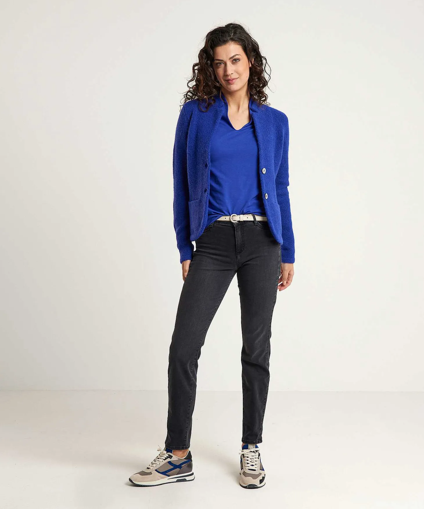 essentials_tulip_shirt_l_2-4.webp Essentials Tulip Shirt Long Sleeve** Best
