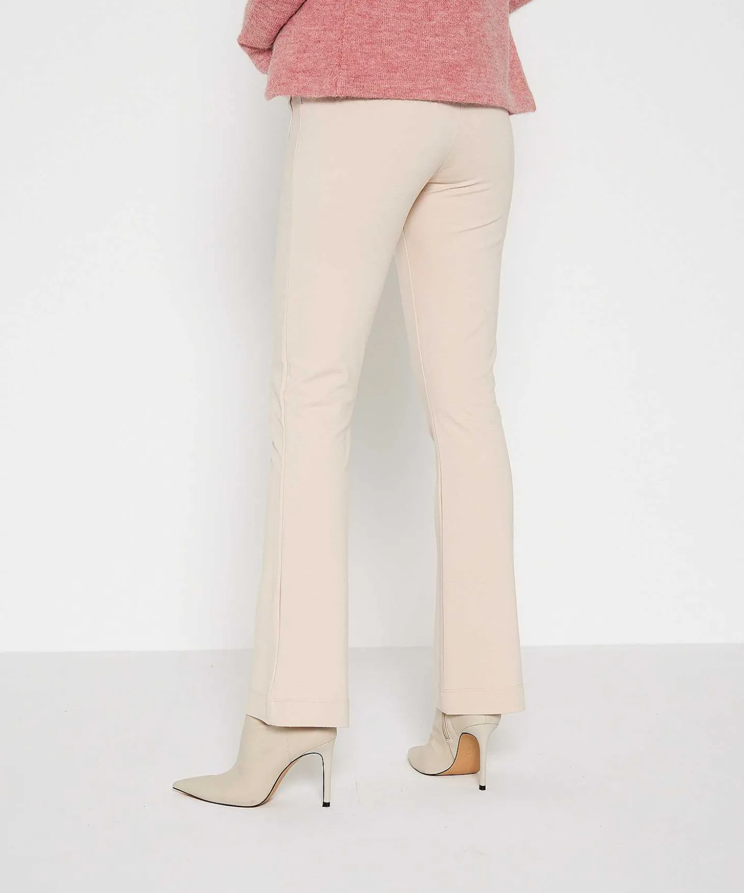 flared_pants_pocket_punt_0-1.webp Flared Pants Pocket Punta** Fashion