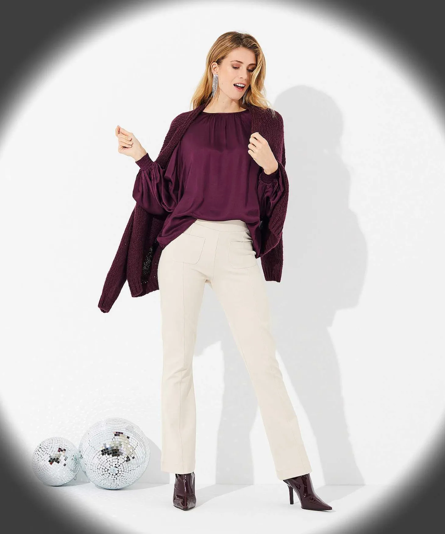 flared_pants_pocket_punt_2-1.webp Flared Pants Pocket Punta** Fashion