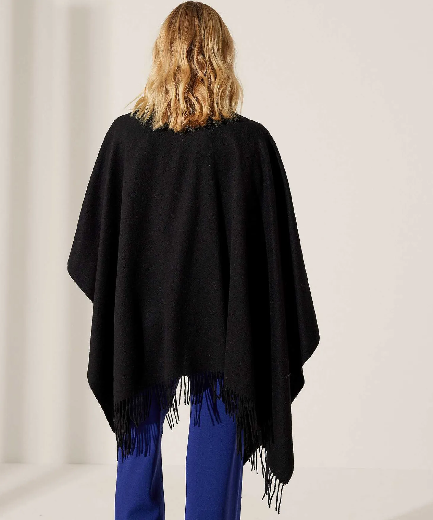 fraas_woolen_cape_with_fr_2.webp Woolen Cape With Fringes*Fraas Sale