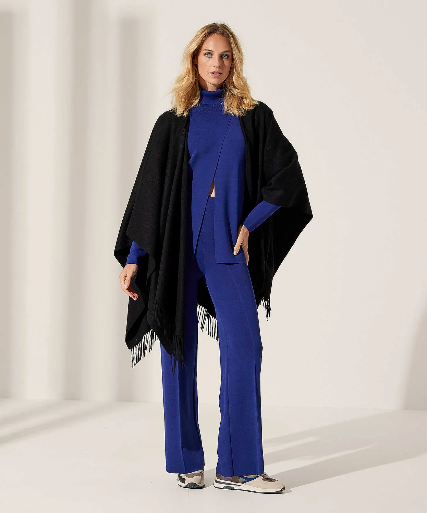 fraas_woolen_cape_with_fr_3.webp Woolen Cape With Fringes*Fraas Sale