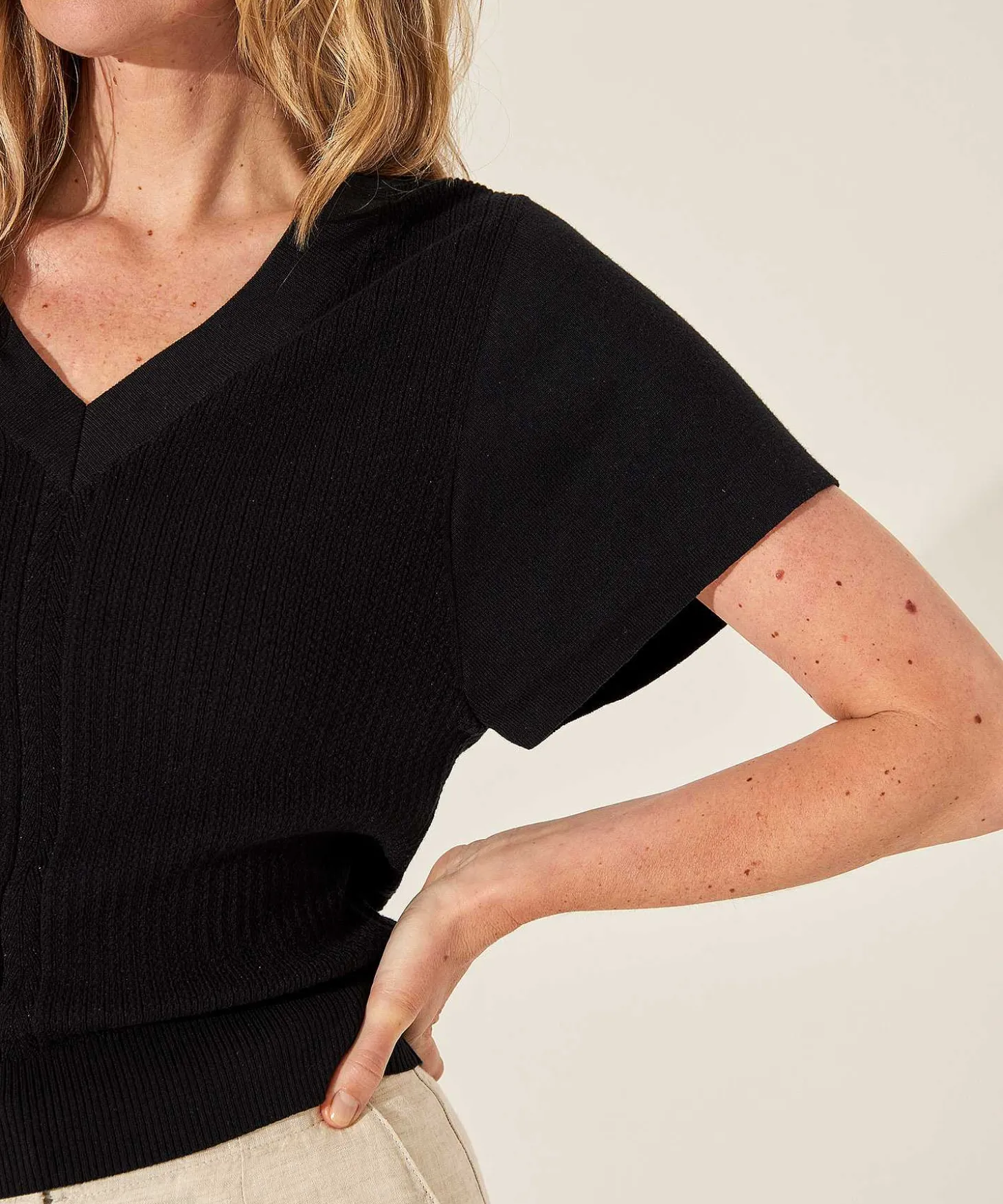 giulia_e_tu_pointelle_swe_3-1.webp Pointelle Sweater V-Neck*GIULIA E TU Shop
