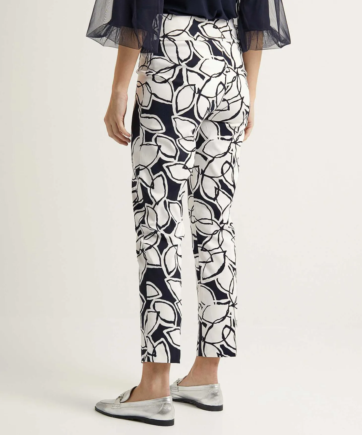 joseph_ribkoff_heavy_visc_1.webp Heavy Viscose Pants Leaf Print*Joseph Ribkoff Online