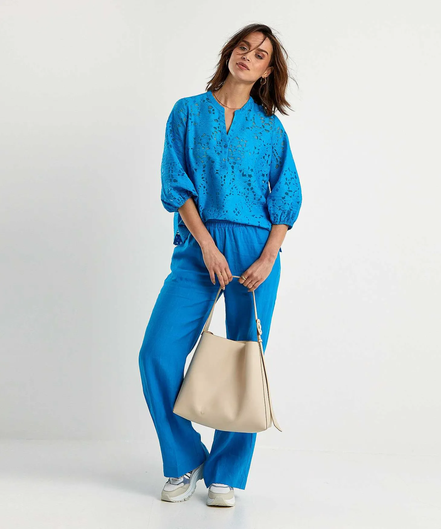 kyra_ausbrenner_blouse_fl_3.webp Ausbrenner Blouse Flowers Tamara*KYRA Sale