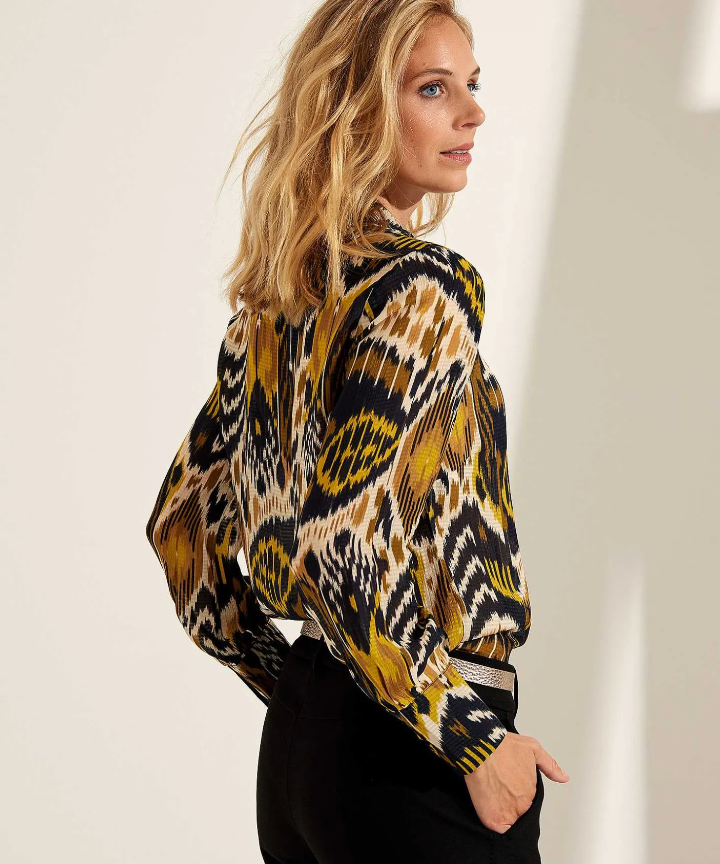 kyra_blouse_ikat_print_vi_1.webp Blouse Ikat Print Vixie*KYRA Discount