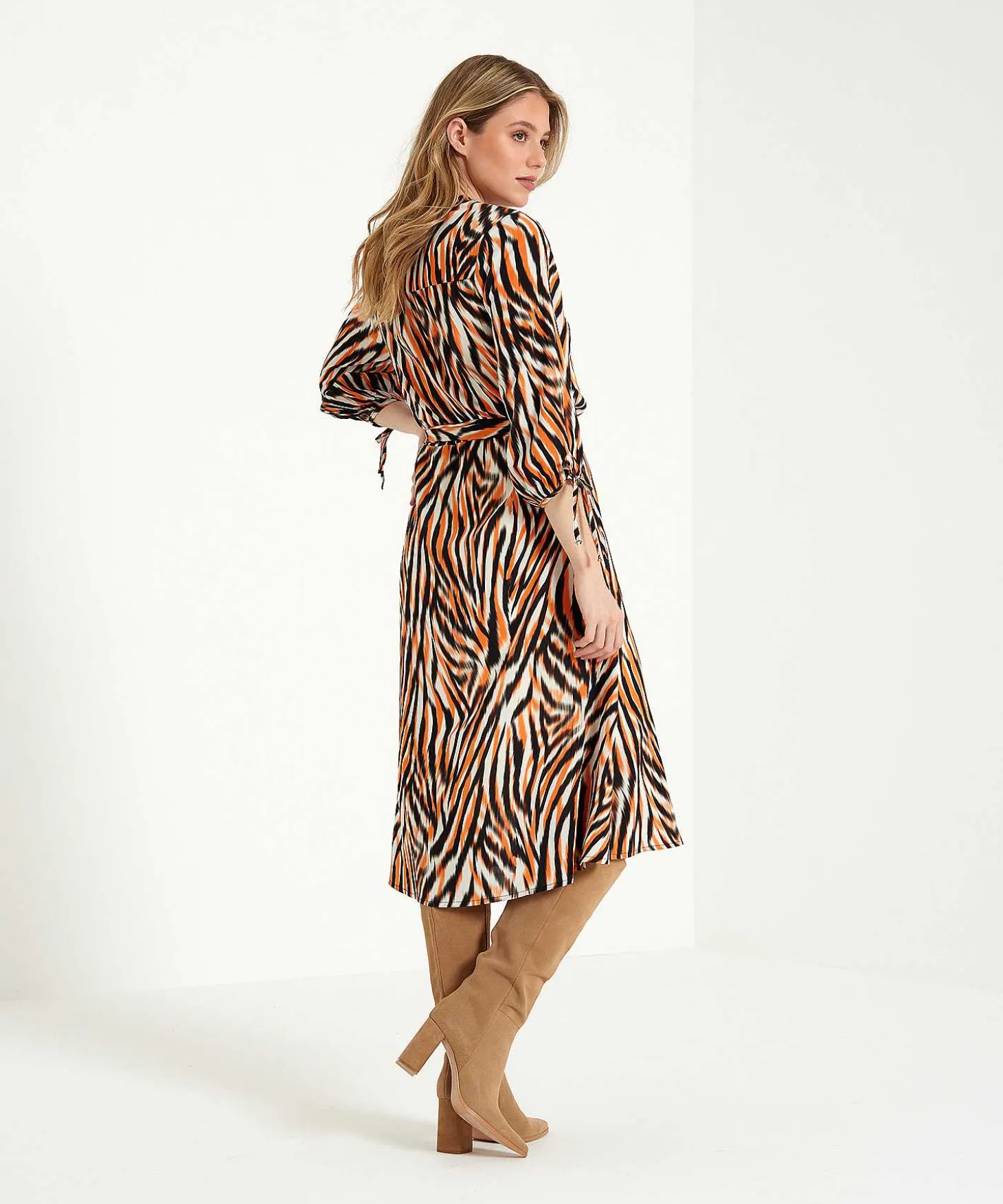 kyra_dress_tiger_print_he_1.webp Dress Tiger Print Hette*KYRA Best