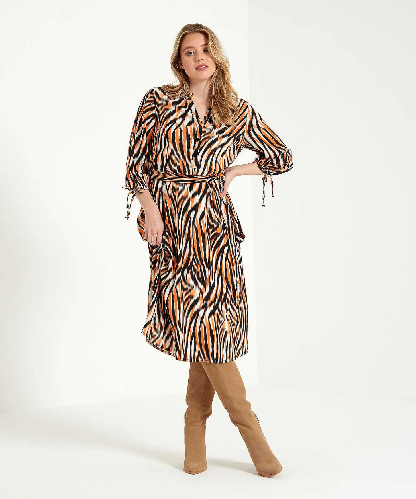 kyra_dress_tiger_print_he_2.webp Dress Tiger Print Hette*KYRA Best
