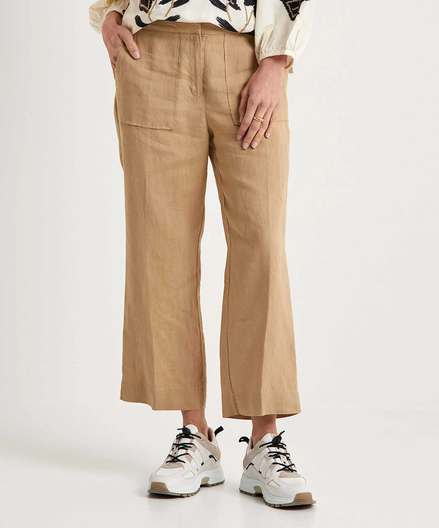 kyra_linen_cropped_pants__1.webp Linen Cropped Pants Lucia*KYRA Hot
