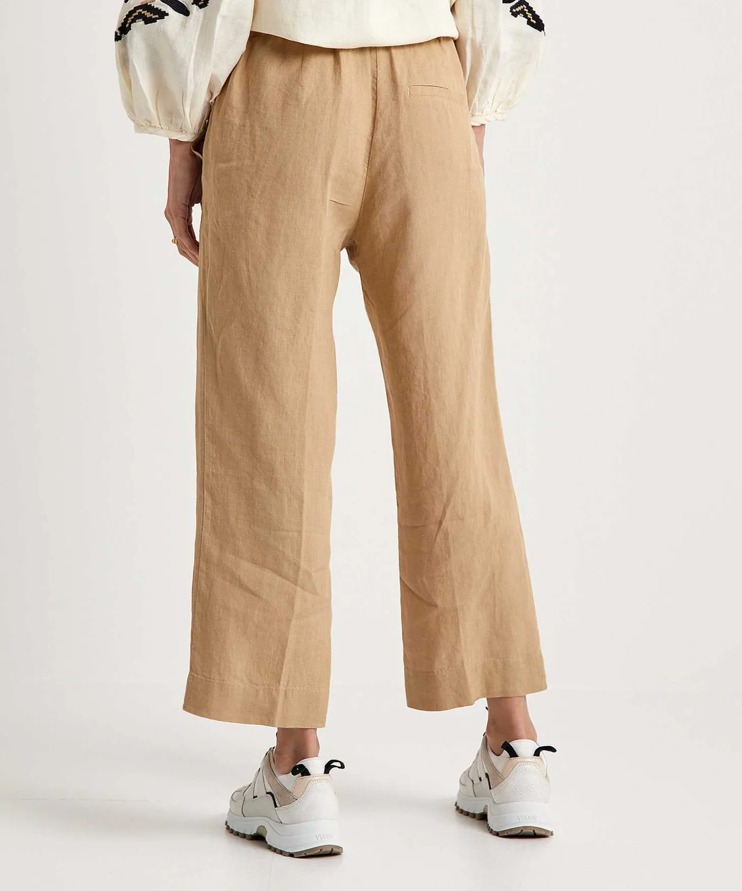kyra_linen_cropped_pants__2.webp Linen Cropped Pants Lucia*KYRA Hot