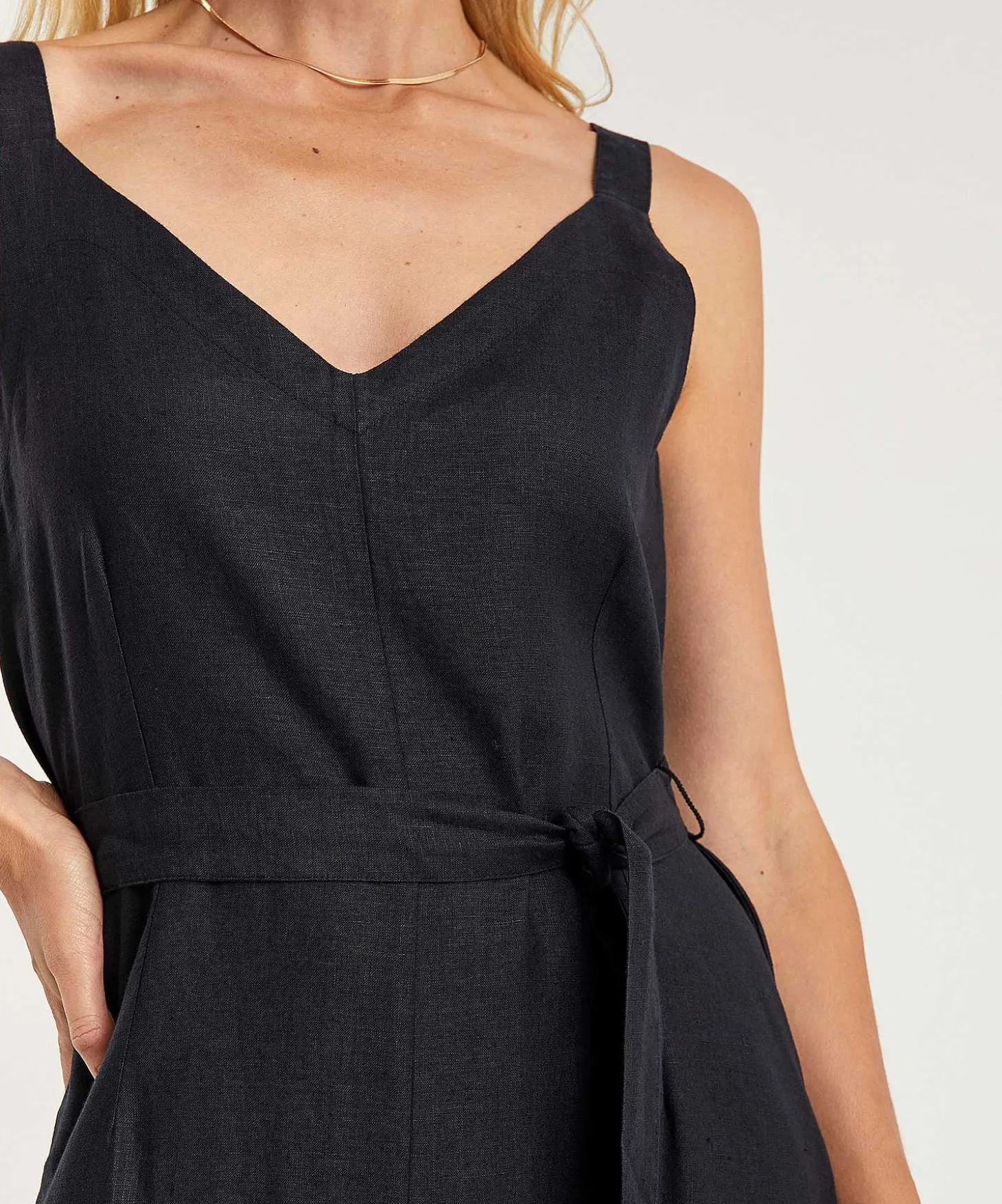 kyra_linen_dress_spaghett_1-1.webp Linen Dress Spaghetti Straps Lennie*KYRA Store