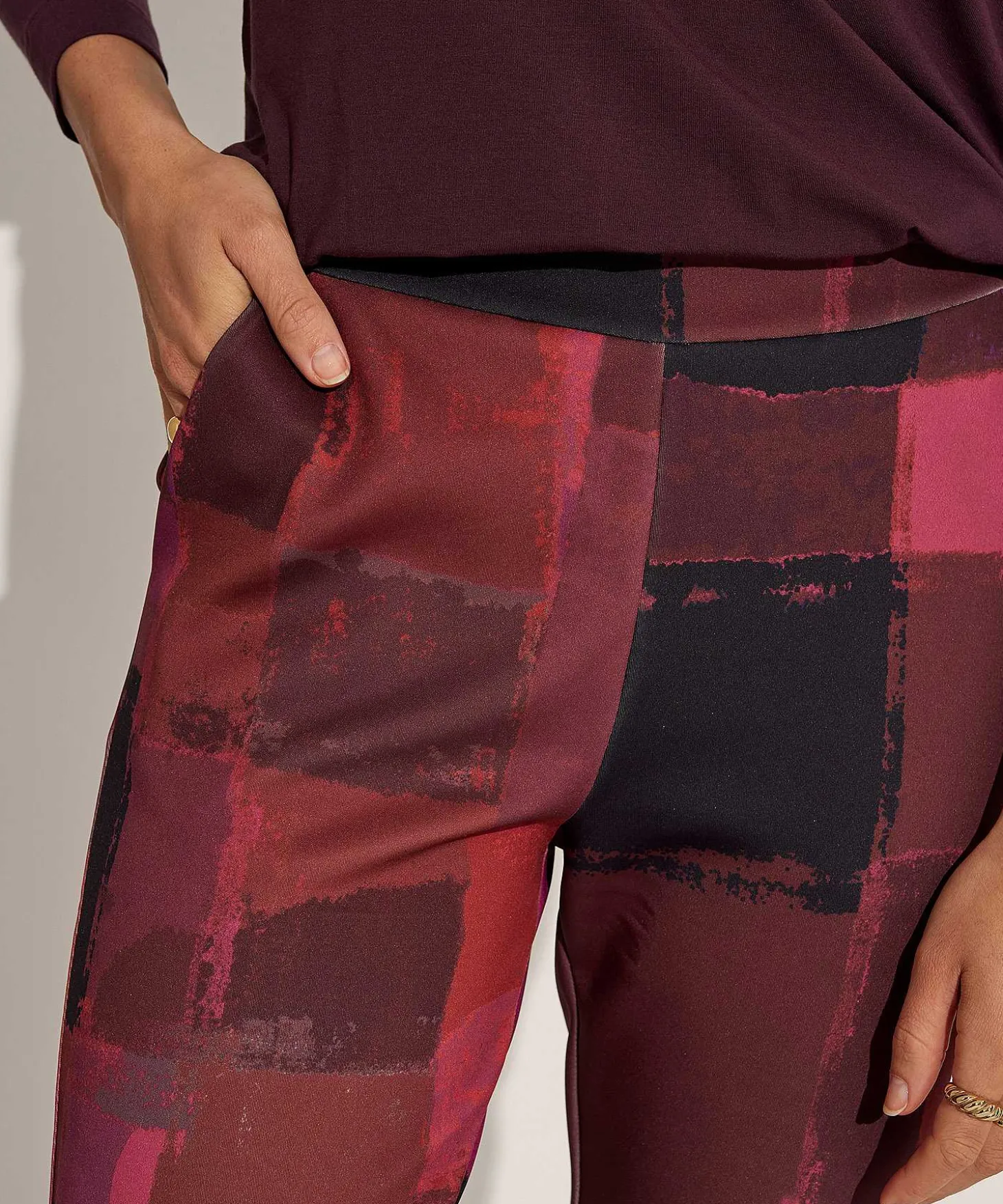 kyra_scuba_pants_abstract_2.webp Scuba Pants Abstract Natalina*KYRA Hot