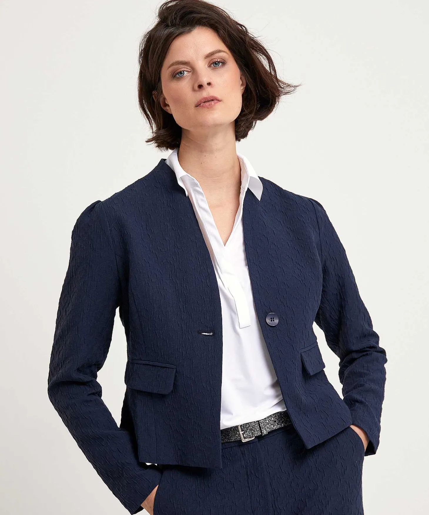 kyra_short_blazer_jacquar_0.webp Short Blazer Jacquard Safi*KYRA Shop