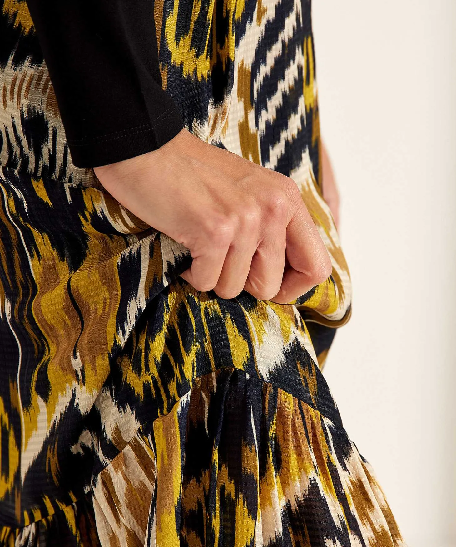 kyra_skirt_ikat_print_van_3.webp Skirt Ikat Print Vanessa*KYRA Best