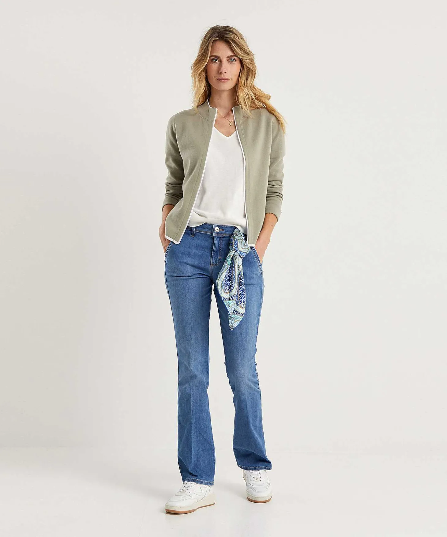 kyra_sweater_vneck_avy_2-1.webp Sweater V-Neck Avy*KYRA Sale