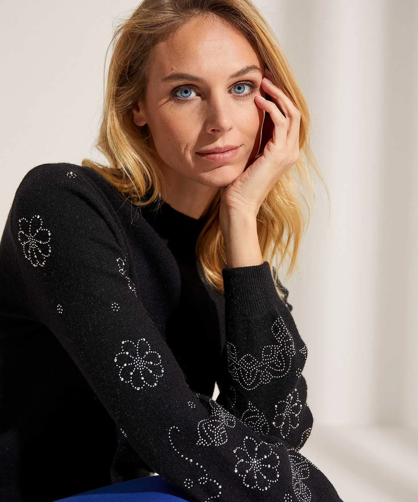 leo__ugo_sweater_flower_p_1.webp Sweater Flower Pattern Rhinestone*Leo & Ugo Shop