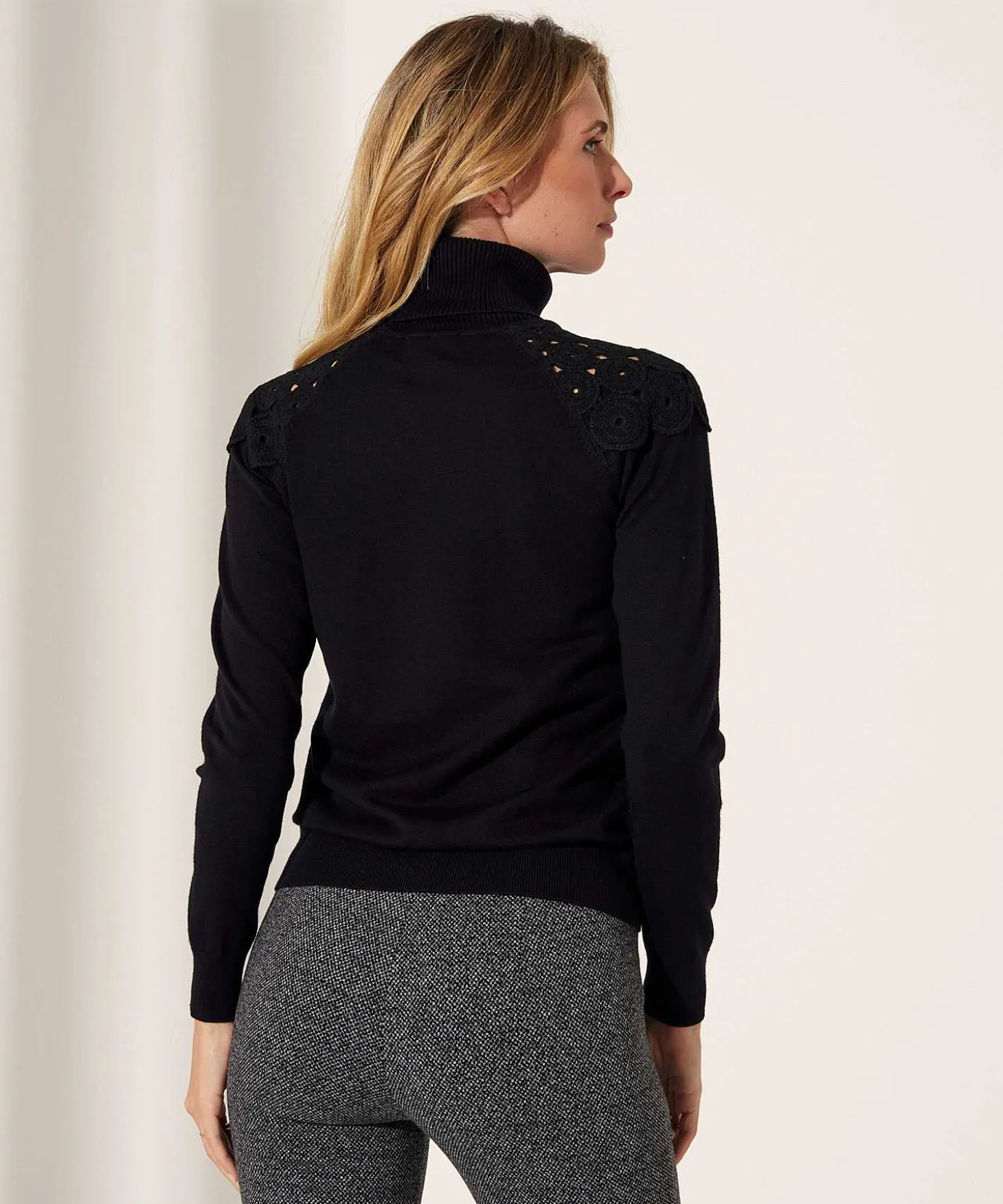 leo__ugo_turtleneck_flowe_0.webp Turtleneck Flower Crocheted*Leo & Ugo Flash Sale