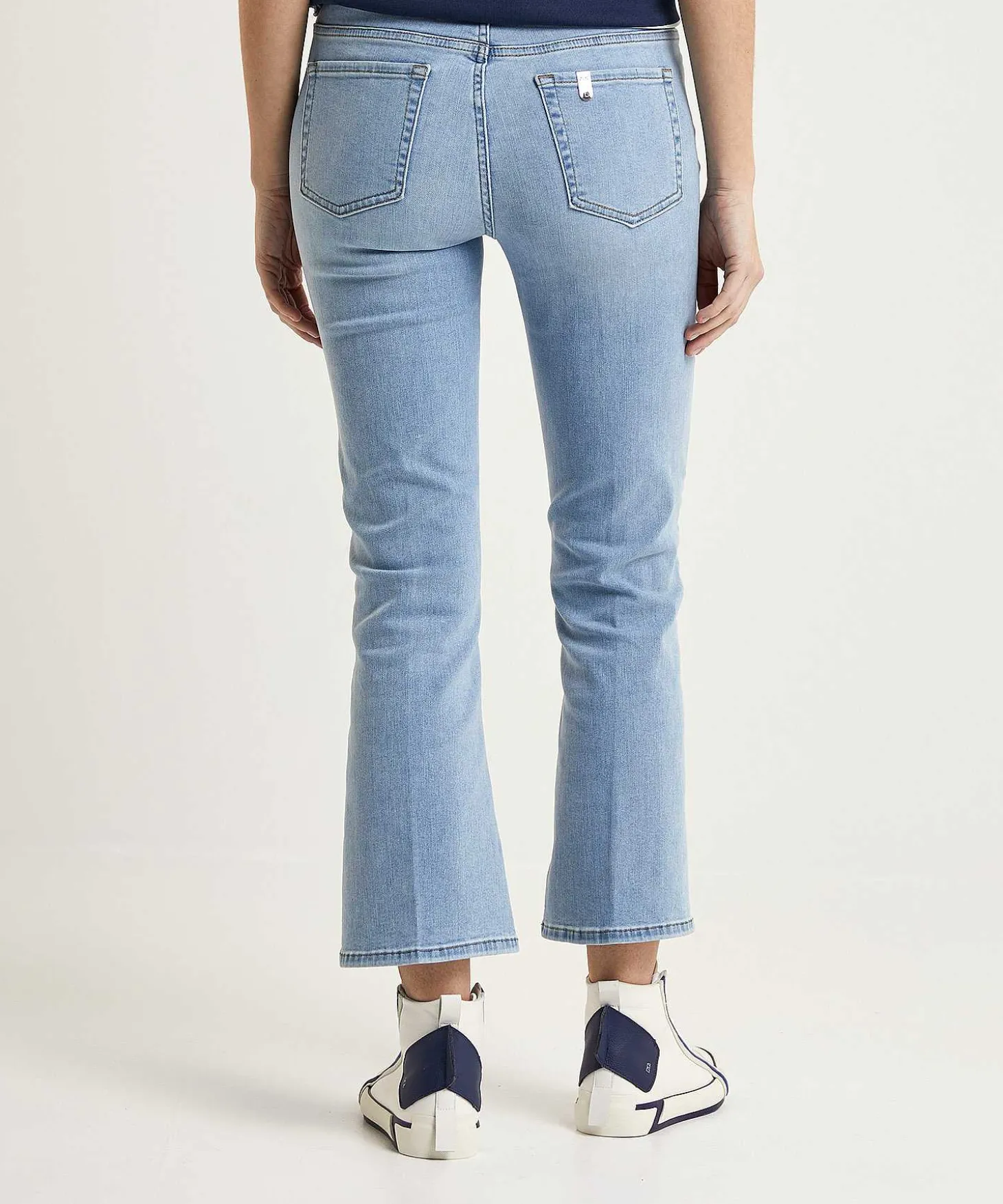 liu_jo_cropped_flared_jea_3.webp Cropped Flared Jeans Authentic Fly*LIU JO Outlet