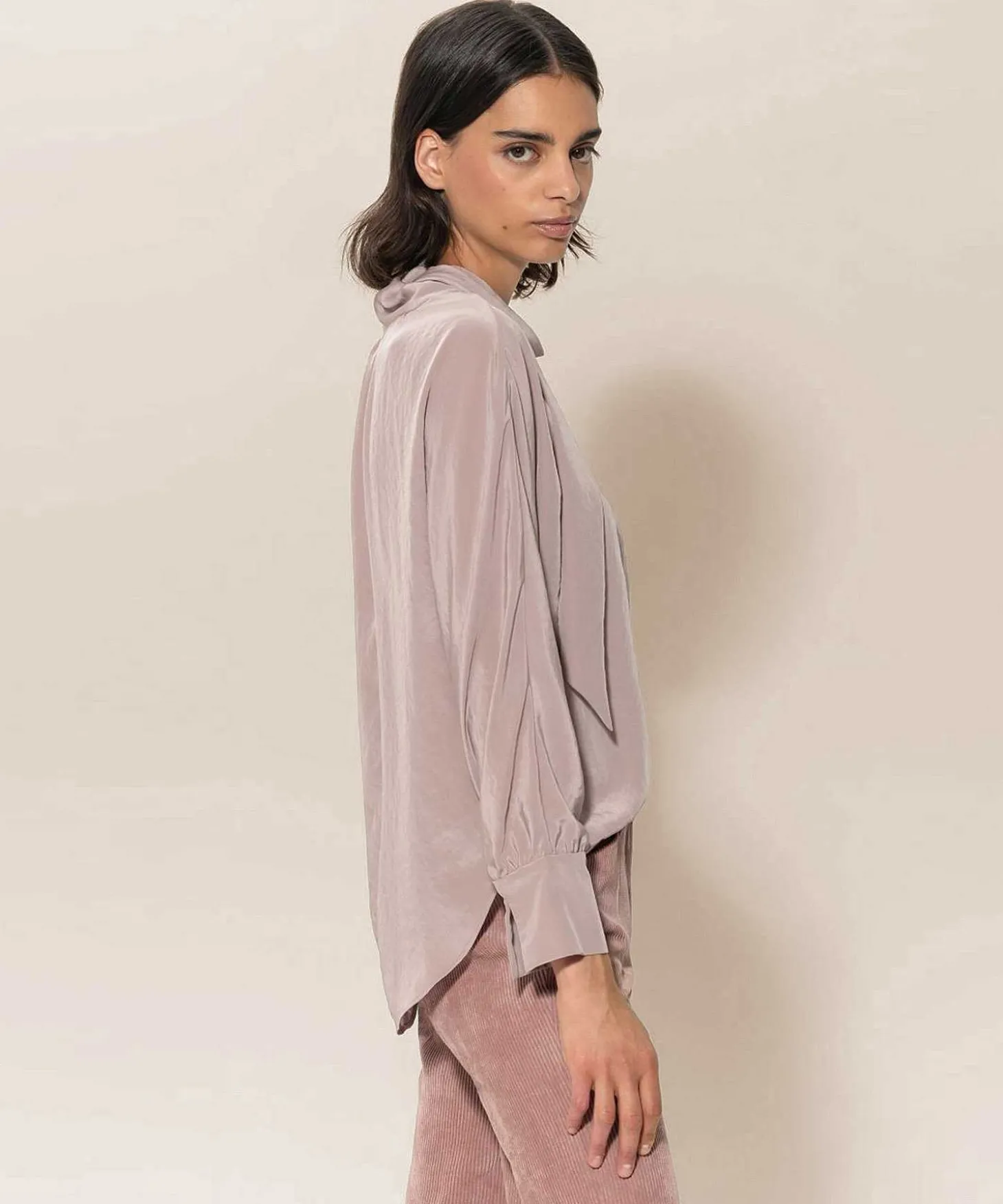 luisa_cerano_silky_blouse_0-4.webp Silky Blouse With Bow*Luisa Cerano Cheap