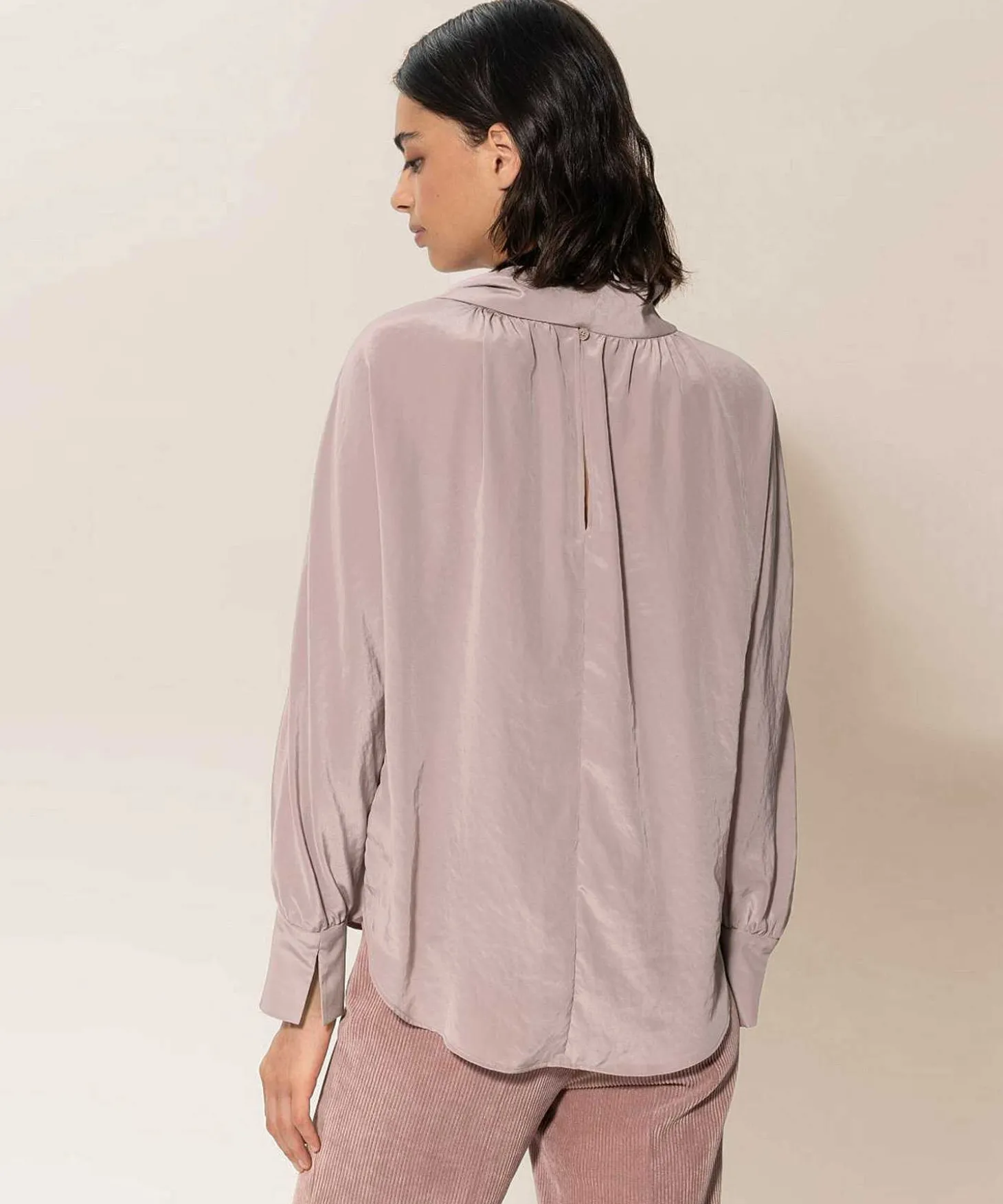 luisa_cerano_silky_blouse_1-4.webp Silky Blouse With Bow*Luisa Cerano Cheap
