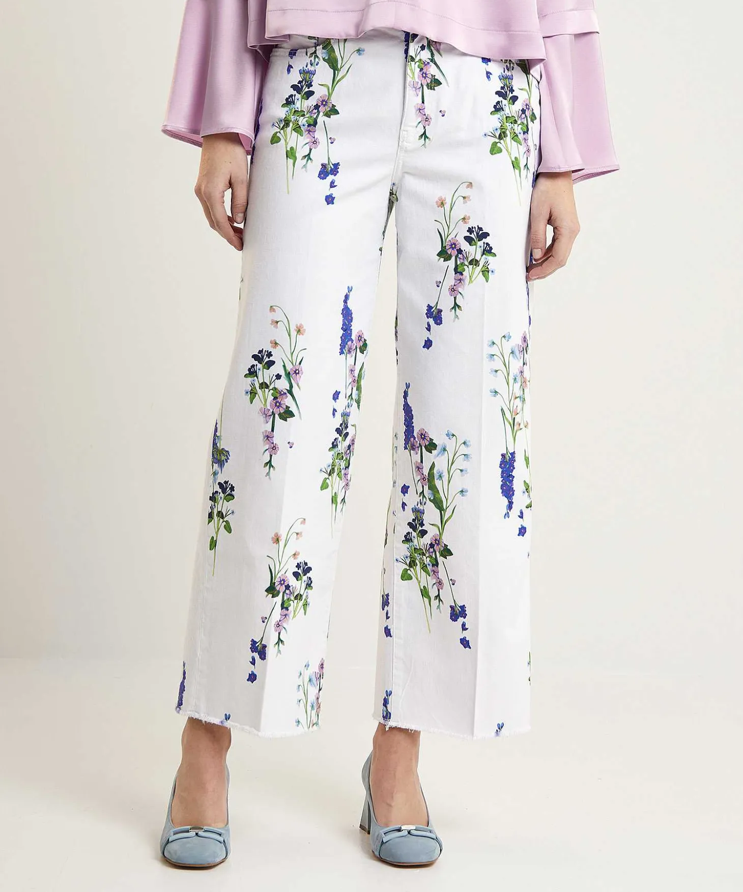 marc_cain_cropped_jeans_w_1.webp Marc Cain Cropped Jeans With Floral Print Wylie*Marc Cain Collections Clearance