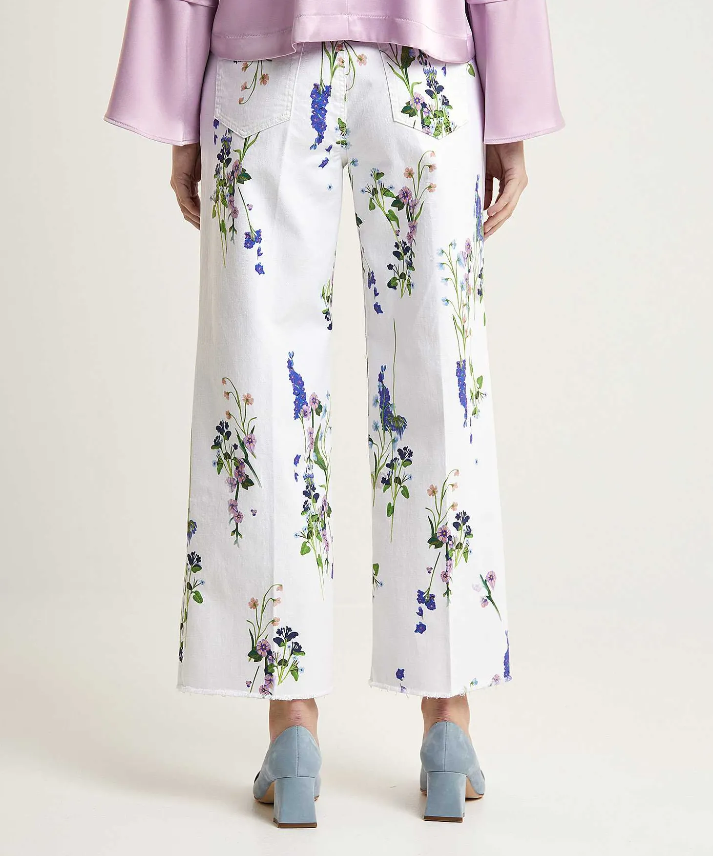marc_cain_cropped_jeans_w_2.webp Marc Cain Cropped Jeans With Floral Print Wylie*Marc Cain Collections Clearance