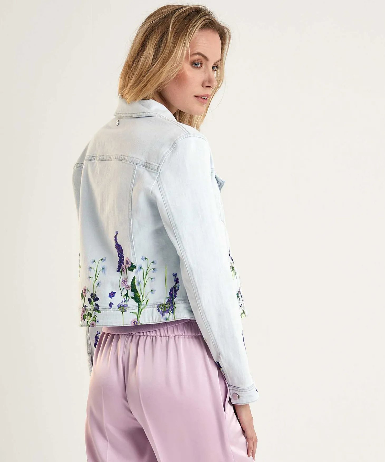 marc_cain_denim_jacket_fl_2.webp Marc Cain Denim Jacket Floral Print*Marc Cain Collections New