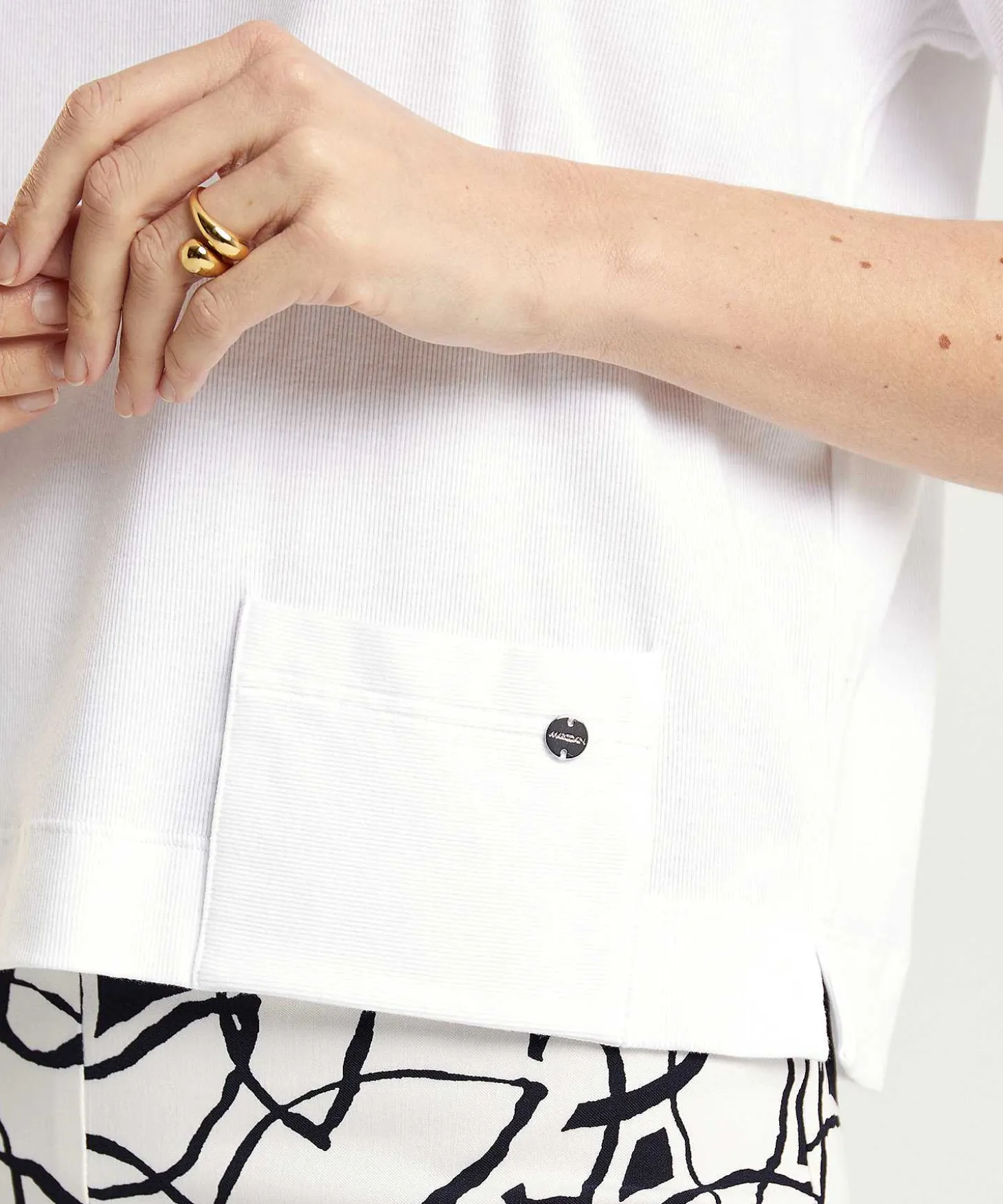 marc_cain_shirt_rib_jerse_3-2.webp Marc Cain Shirt Rib Jersey Pocket*Marc Cain Essentials Flash Sale