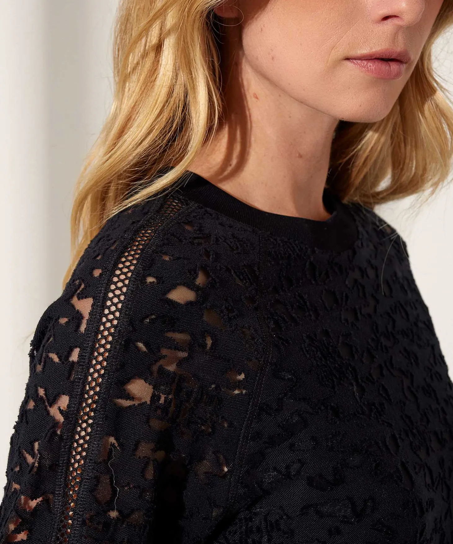 marc_cain_sports_ausbrenn_3.webp Ausbrenner Dress*Marc Cain Sports Store