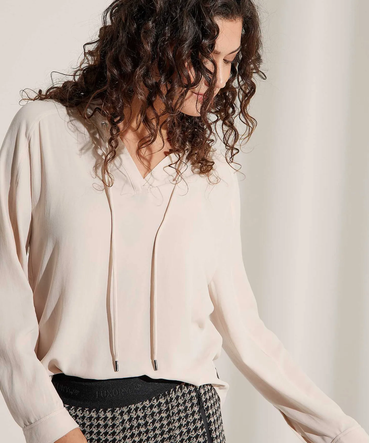 marc_cain_sports_blouse_v_3.webp Blouse V-Neck*Marc Cain Sports Cheap