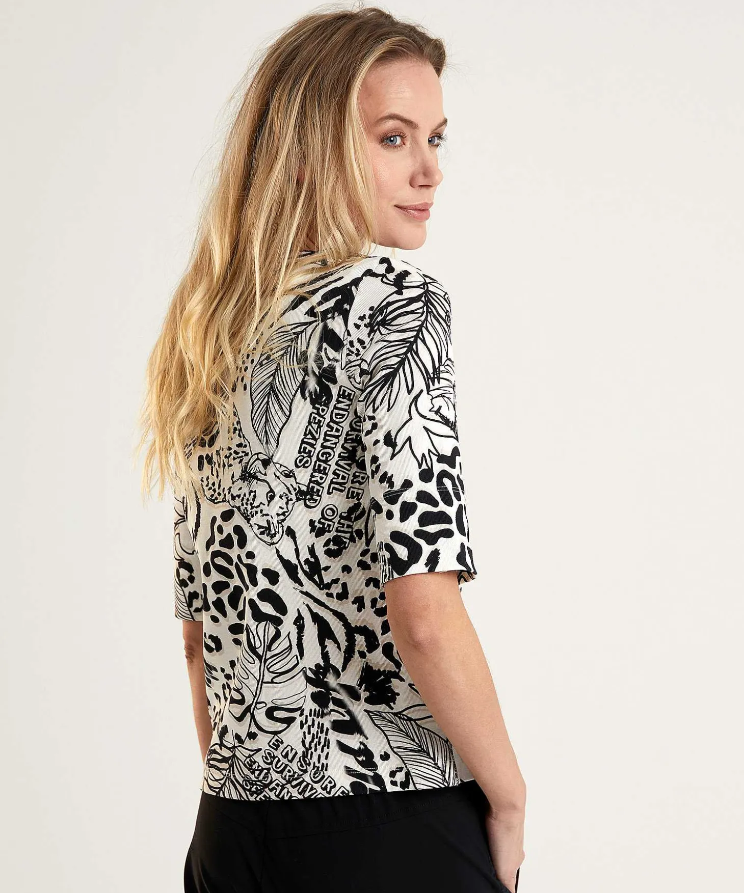 marc_cain_sports_shirt_ri_1-2.webp Shirt Rib Jersey Jungle Print*Marc Cain Sports Shop